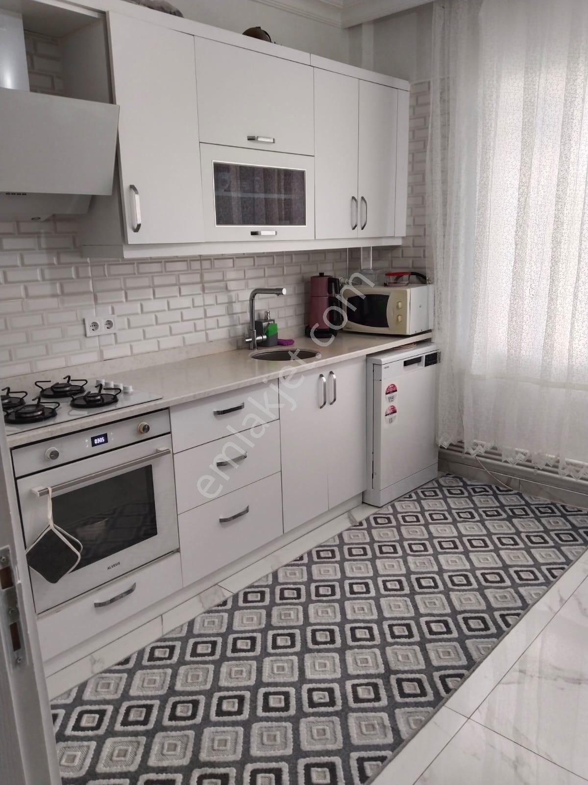 Dutlubahçe 'de Doğalgazlı Ayrı Mutfaklı Geniş 3+1 - Görsel 2