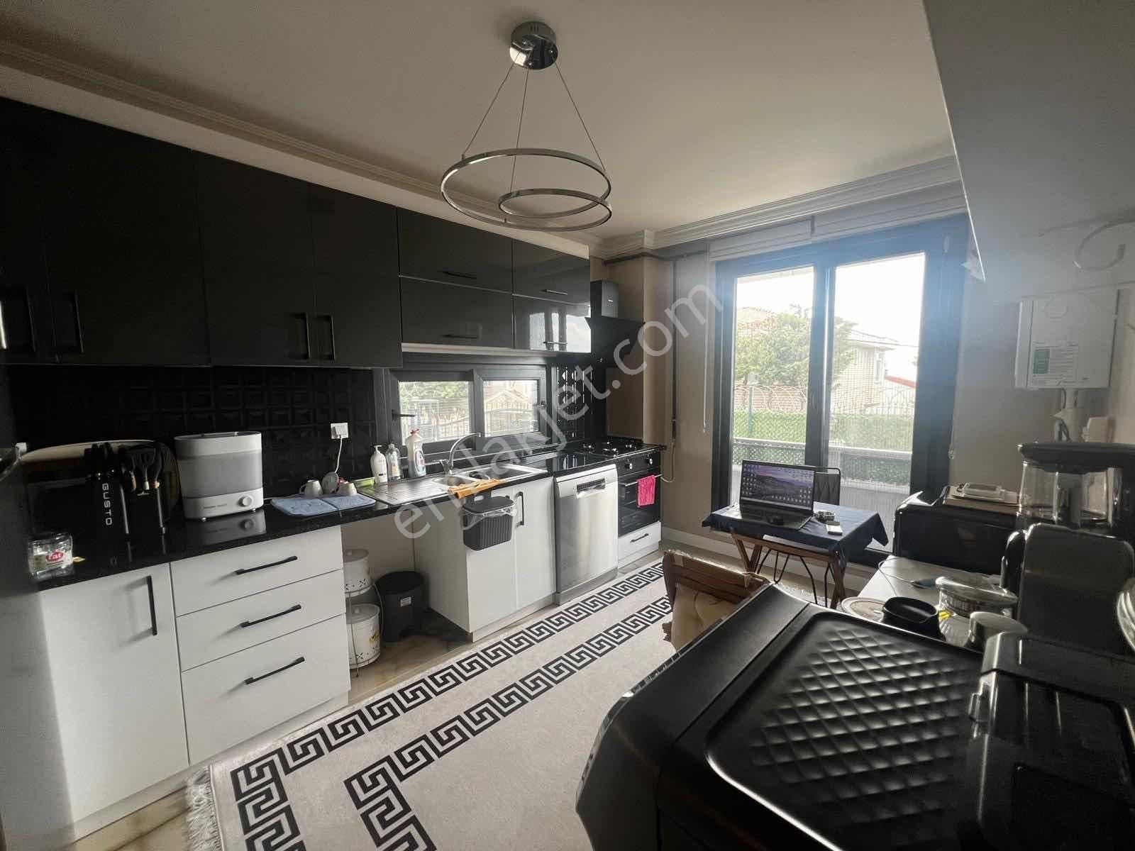 Silivri Selimpaşa'da Müstakil Sıfır Ful Deniz Manzaralı Villa!