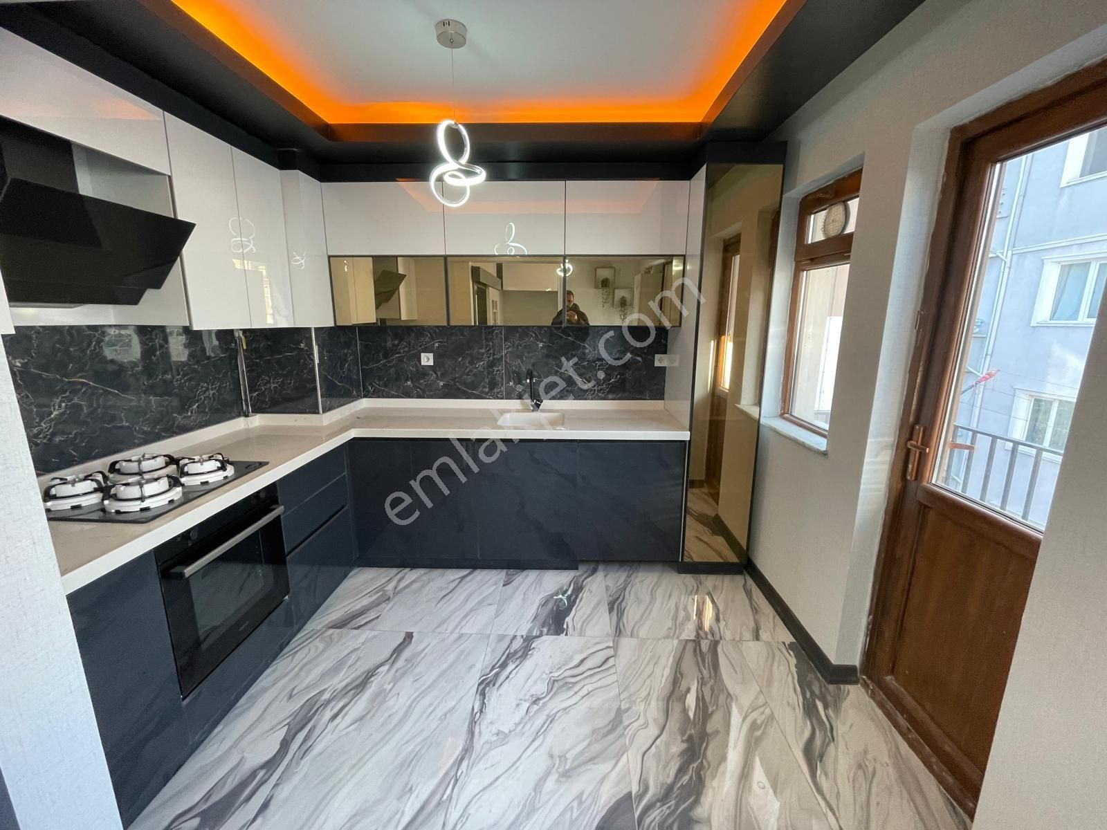 Sincan Akşemsettin Mah.'de Satılık 4+1 3 Balkonlu Teraslı Daire