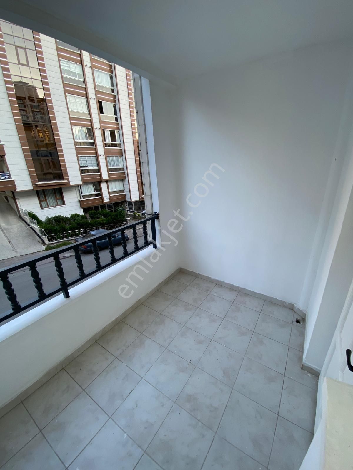 Bilgen Vatan'dan Bağlarbaşı Cadde Üzeri Megalüks Yapılı Masrafsız Asansörlü 3+1 Satılık Ön Cephe - Görsel 20