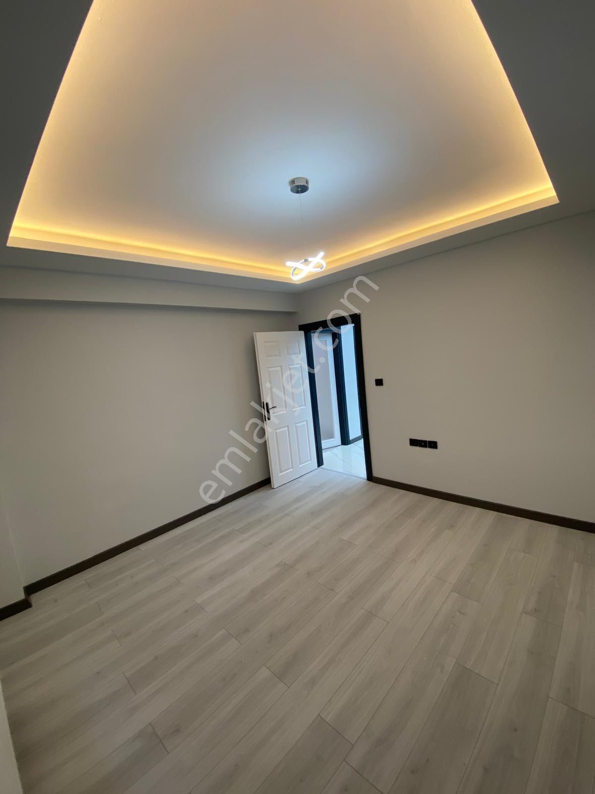 Bilgen Vatan'dan Bağlarbaşı Cadde Üzeri Megalüks Yapılı Masrafsız Asansörlü 3+1 Satılık Ön Cephe - Görsel 17