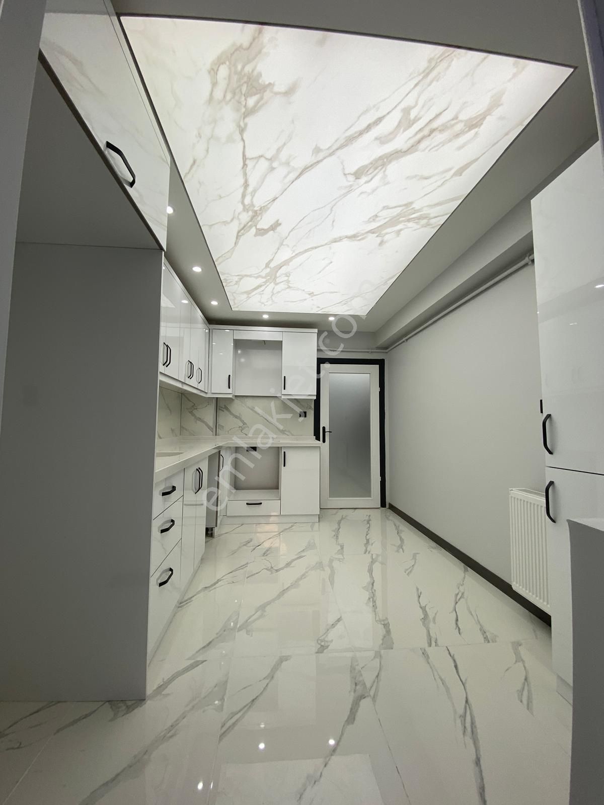 Bilgen Vatan'dan Bağlarbaşı Cadde Üzeri Megalüks Yapılı Masrafsız Asansörlü 3+1 Satılık Ön Cephe - Görsel 2