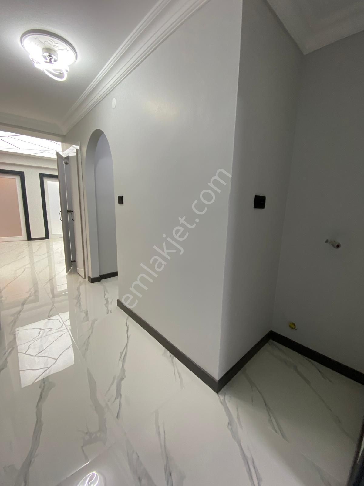 Bilgen Vatan'dan Bağlarbaşı Cadde Üzeri Megalüks Yapılı Masrafsız Asansörlü 3+1 Satılık Ön Cephe - Görsel 13