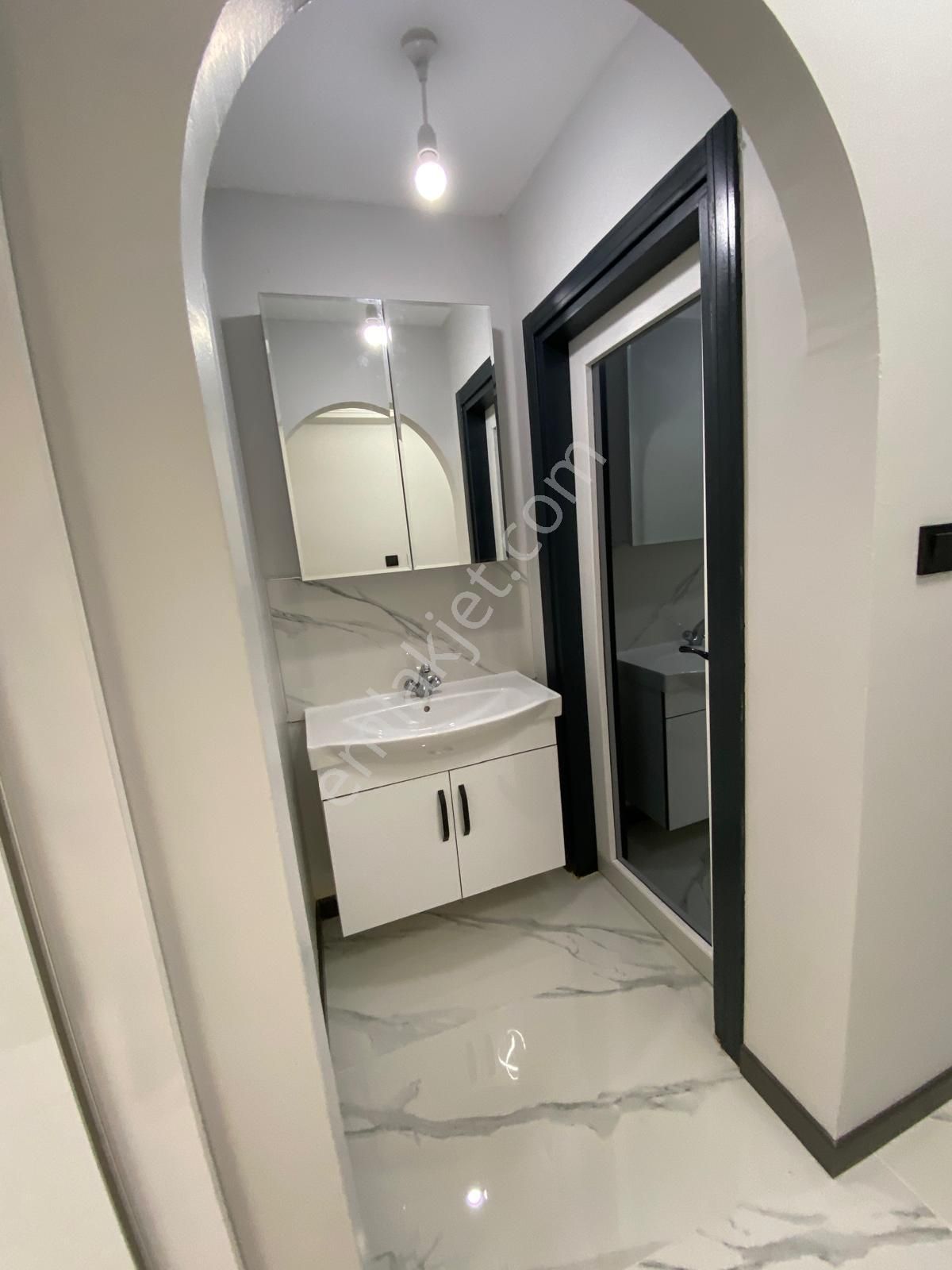 Bilgen Vatan'dan Bağlarbaşı Cadde Üzeri Megalüks Yapılı Masrafsız Asansörlü 3+1 Satılık Ön Cephe - Görsel 15