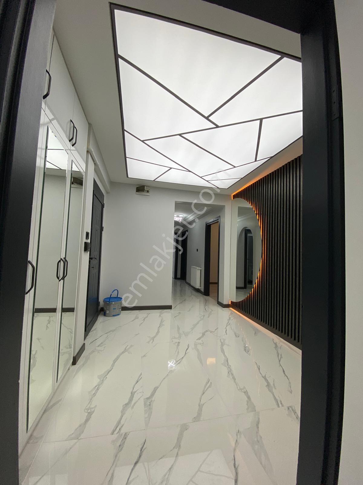 Bilgen Vatan'dan Bağlarbaşı Cadde Üzeri Megalüks Yapılı Masrafsız Asansörlü 3+1 Satılık Ön Cephe - Görsel 11