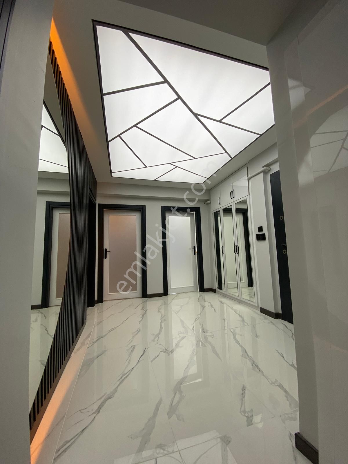 Bilgen Vatan'dan Bağlarbaşı Cadde Üzeri Megalüks Yapılı Masrafsız Asansörlü 3+1 Satılık Ön Cephe - Görsel 9