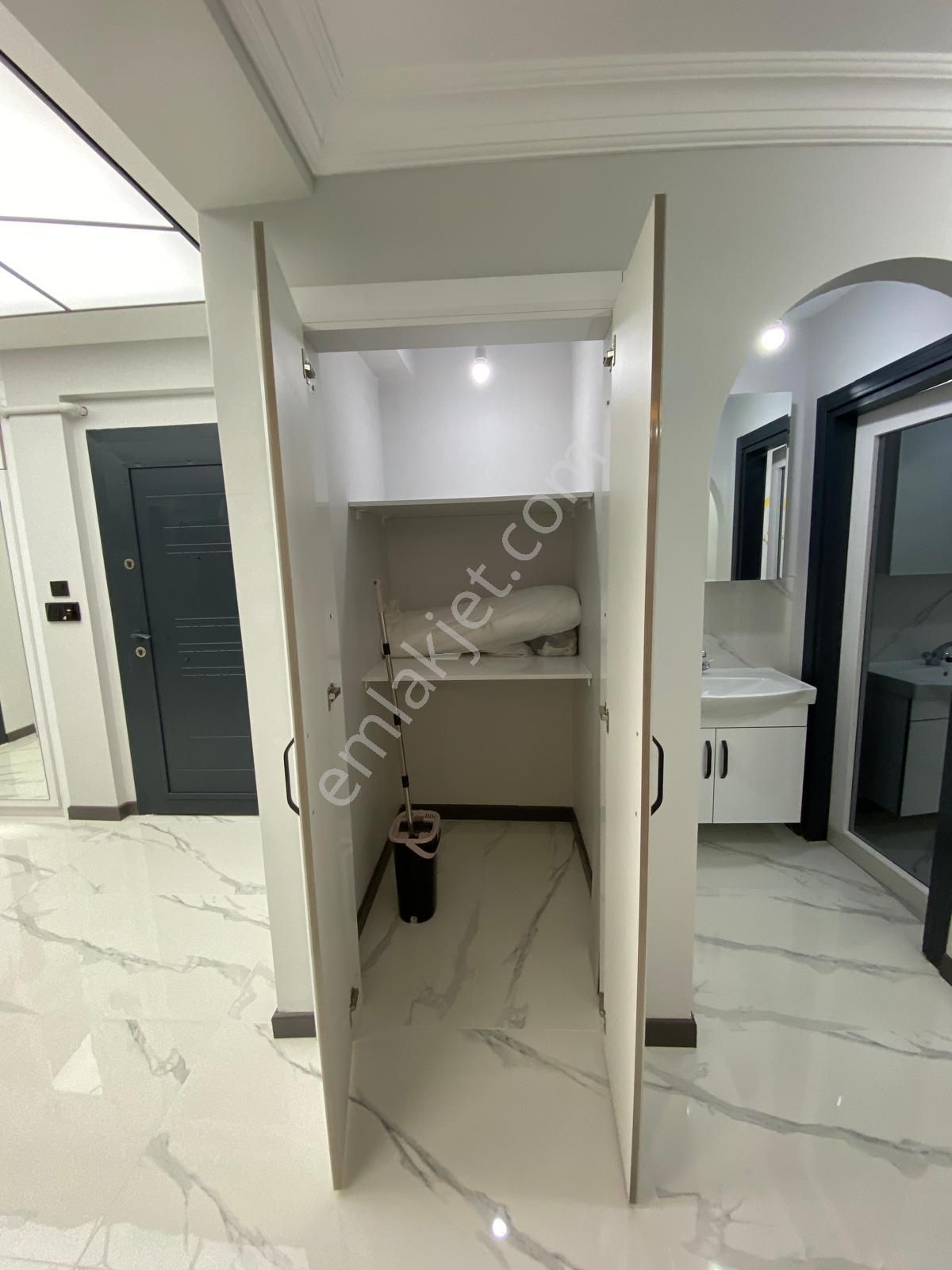 Bilgen Vatan'dan Bağlarbaşı Cadde Üzeri Megalüks Yapılı Masrafsız Asansörlü 3+1 Satılık Ön Cephe - Görsel 3