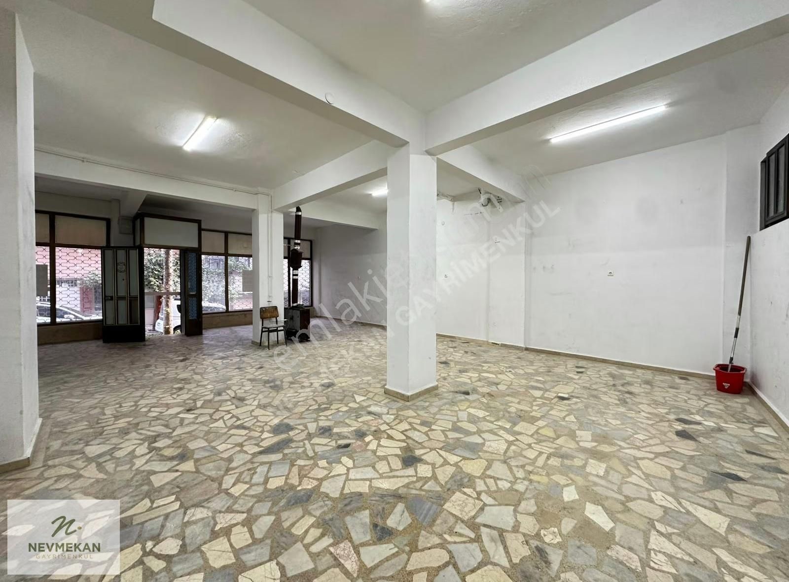 Nevmekan Gayrimenkul'den Merkezi Konumda Y.giriş Kiralık Dükkan