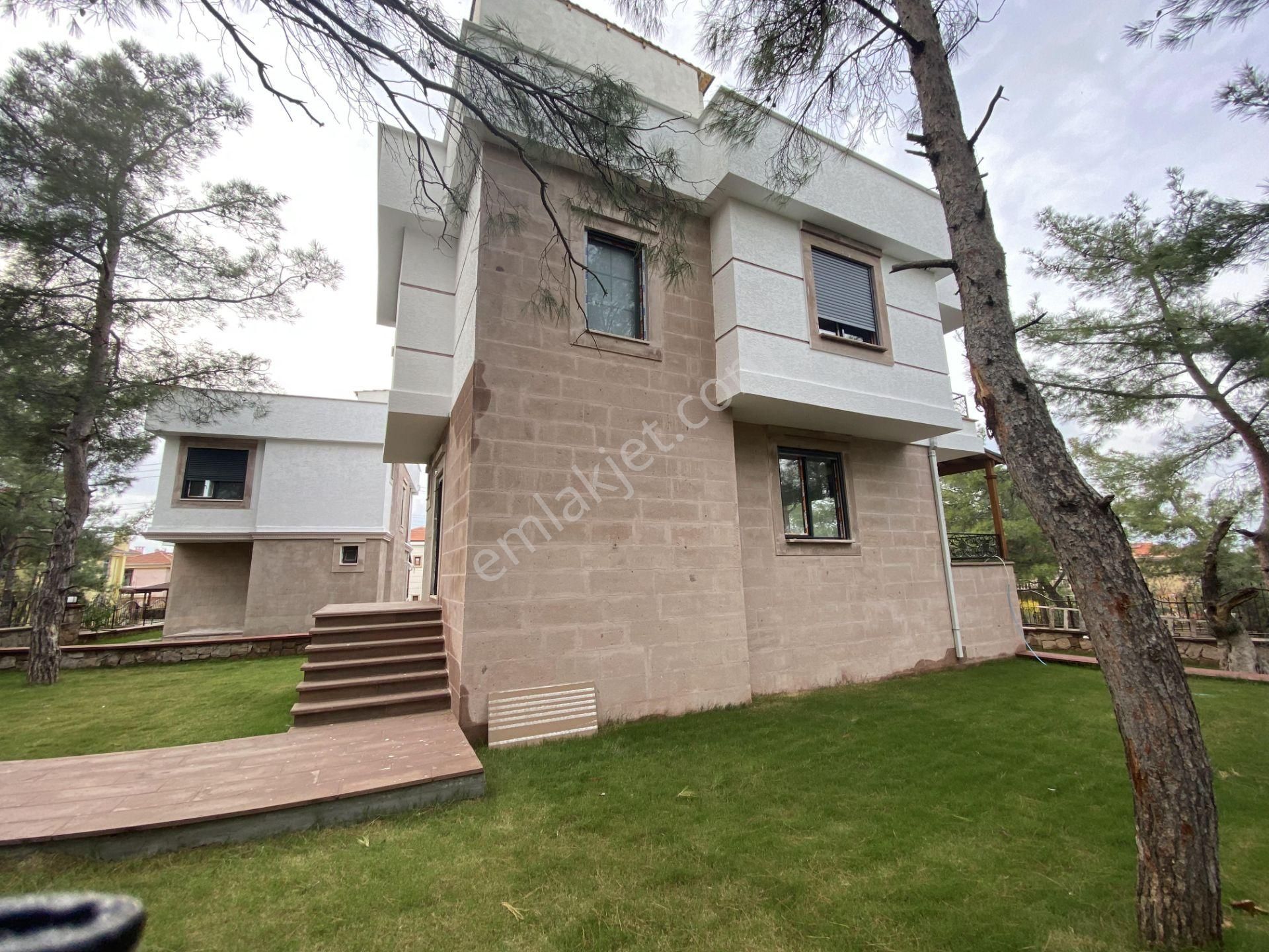 Balıkesir Ayvalık Ta Satılık Villa