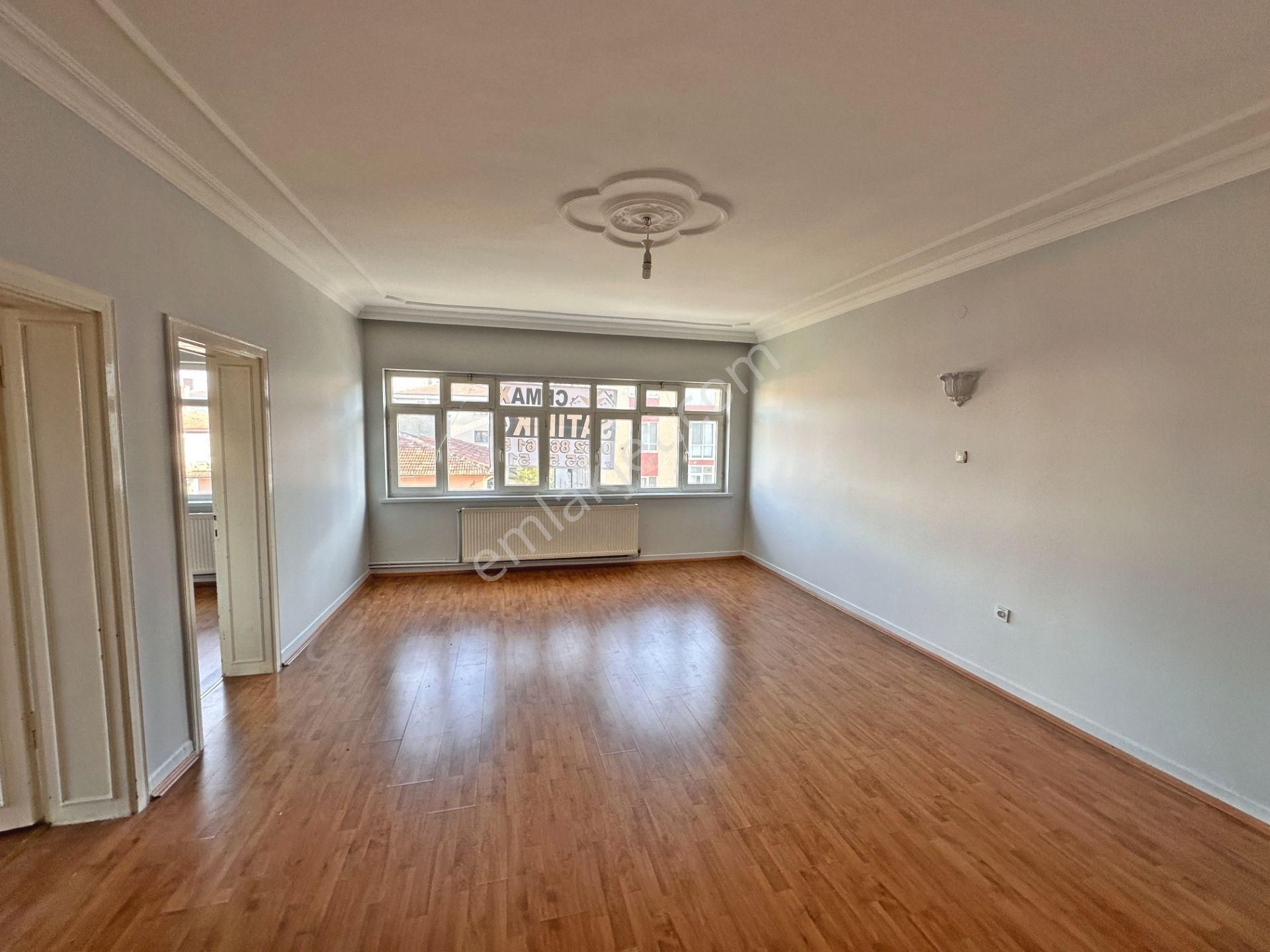 Dikimevi Metro Yakınında Ara Katta Ön Cephede 3+1 Kiralık Daire - Görsel 3