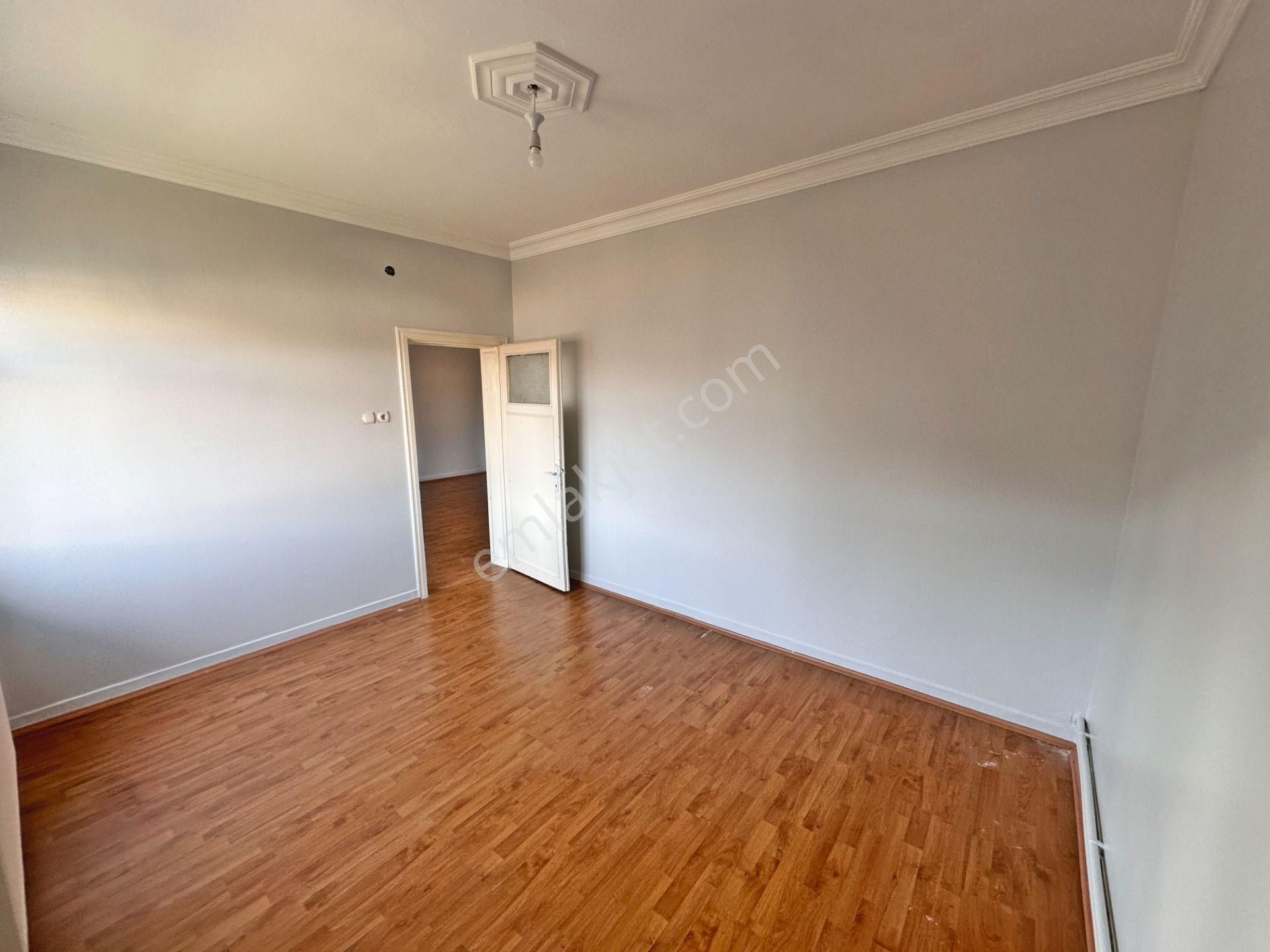 Dikimevi Metro Yakınında Ara Katta Ön Cephede 3+1 Kiralık Daire - Görsel 8