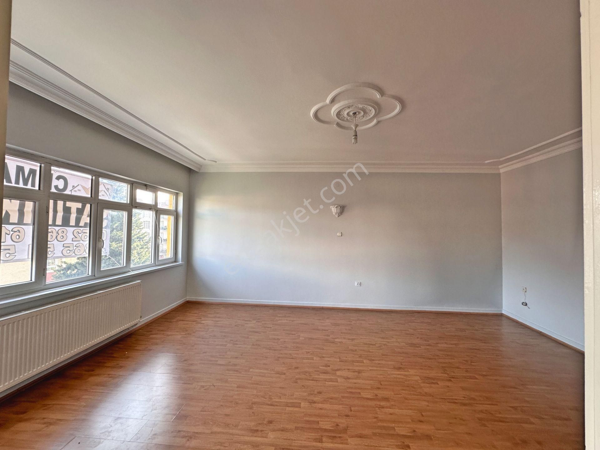 Dikimevi Metro Yakınında Ara Katta Ön Cephede 3+1 Kiralık Daire - Görsel 5