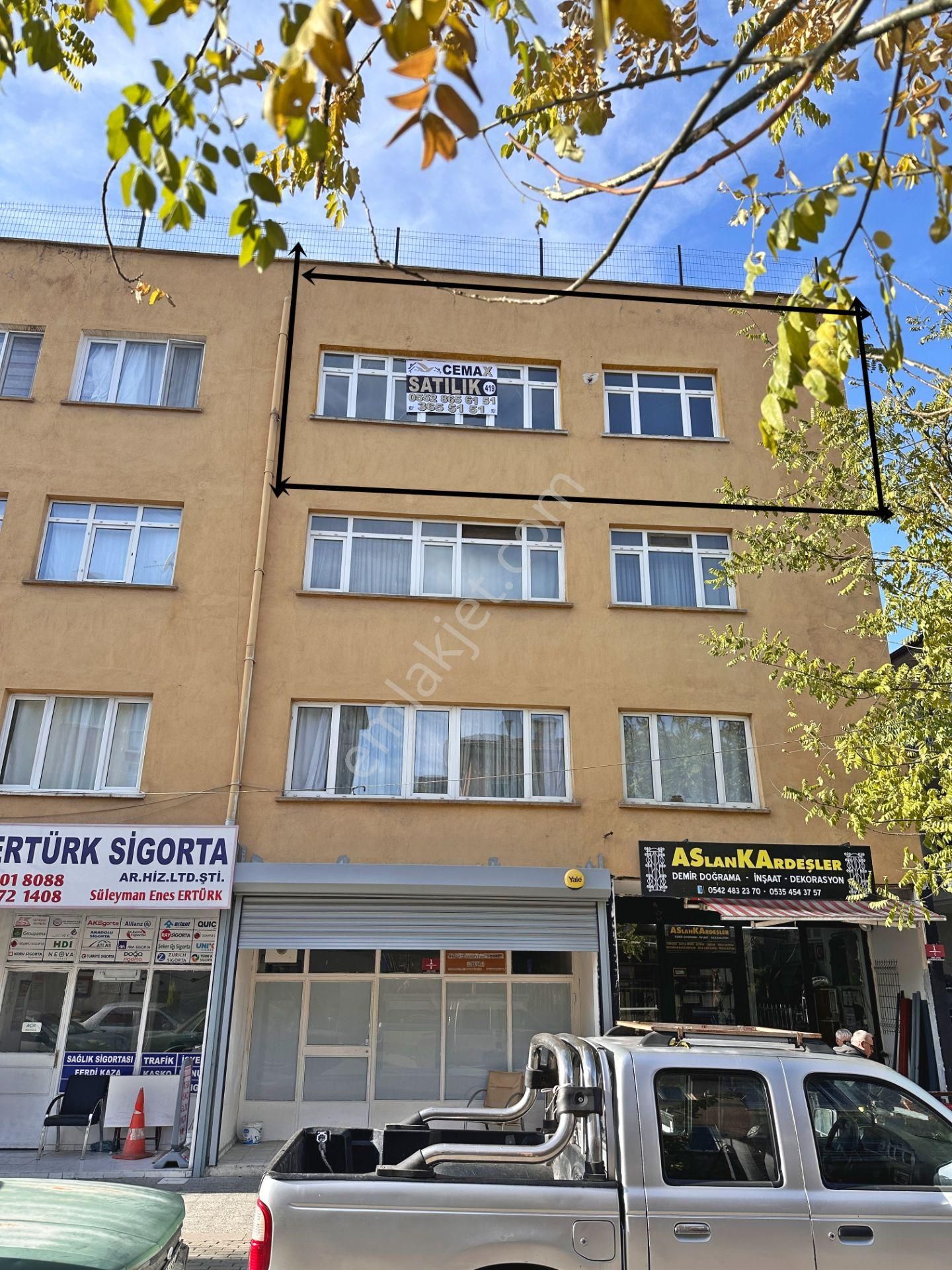 Dikimevi Metro Yakınında Ara Katta Ön Cephede 3+1 Kiralık Daire - Görsel 28