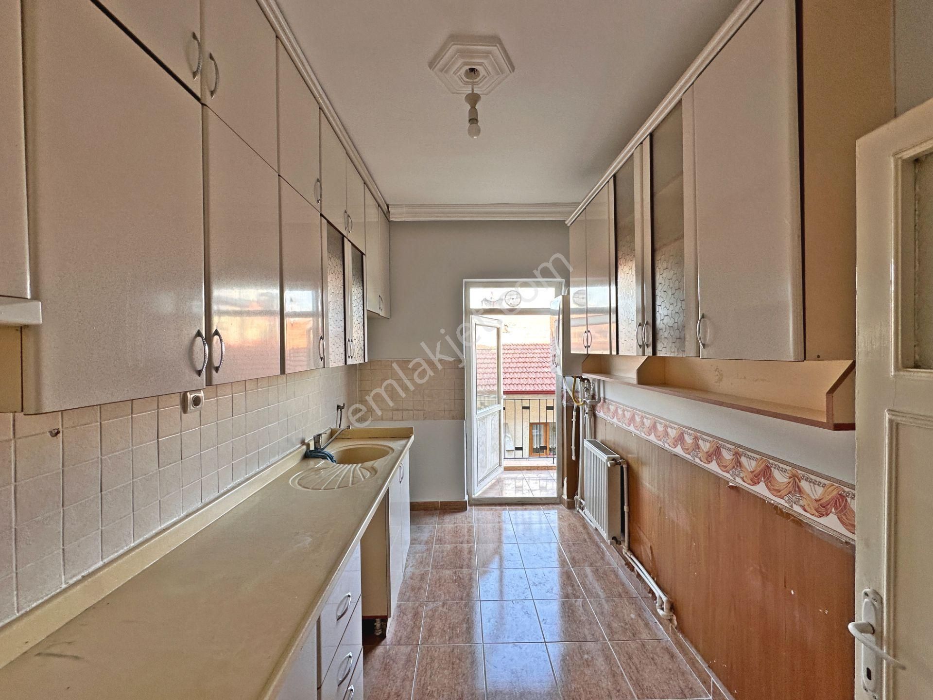 Dikimevi Metro Yakınında Ara Katta Ön Cephede 3+1 Kiralık Daire - Görsel 23