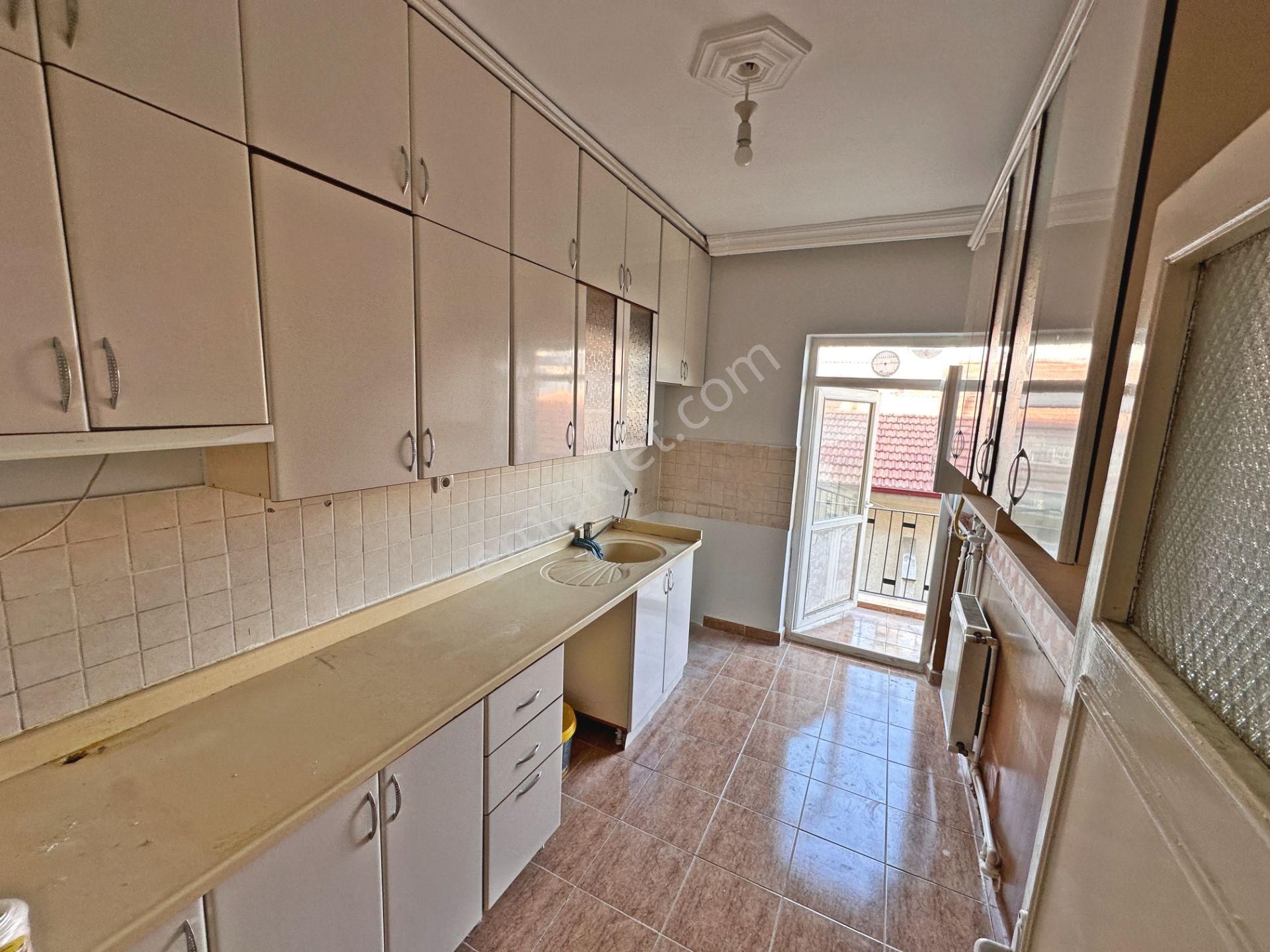 Dikimevi Metro Yakınında Ara Katta Ön Cephede 3+1 Kiralık Daire - Görsel 22