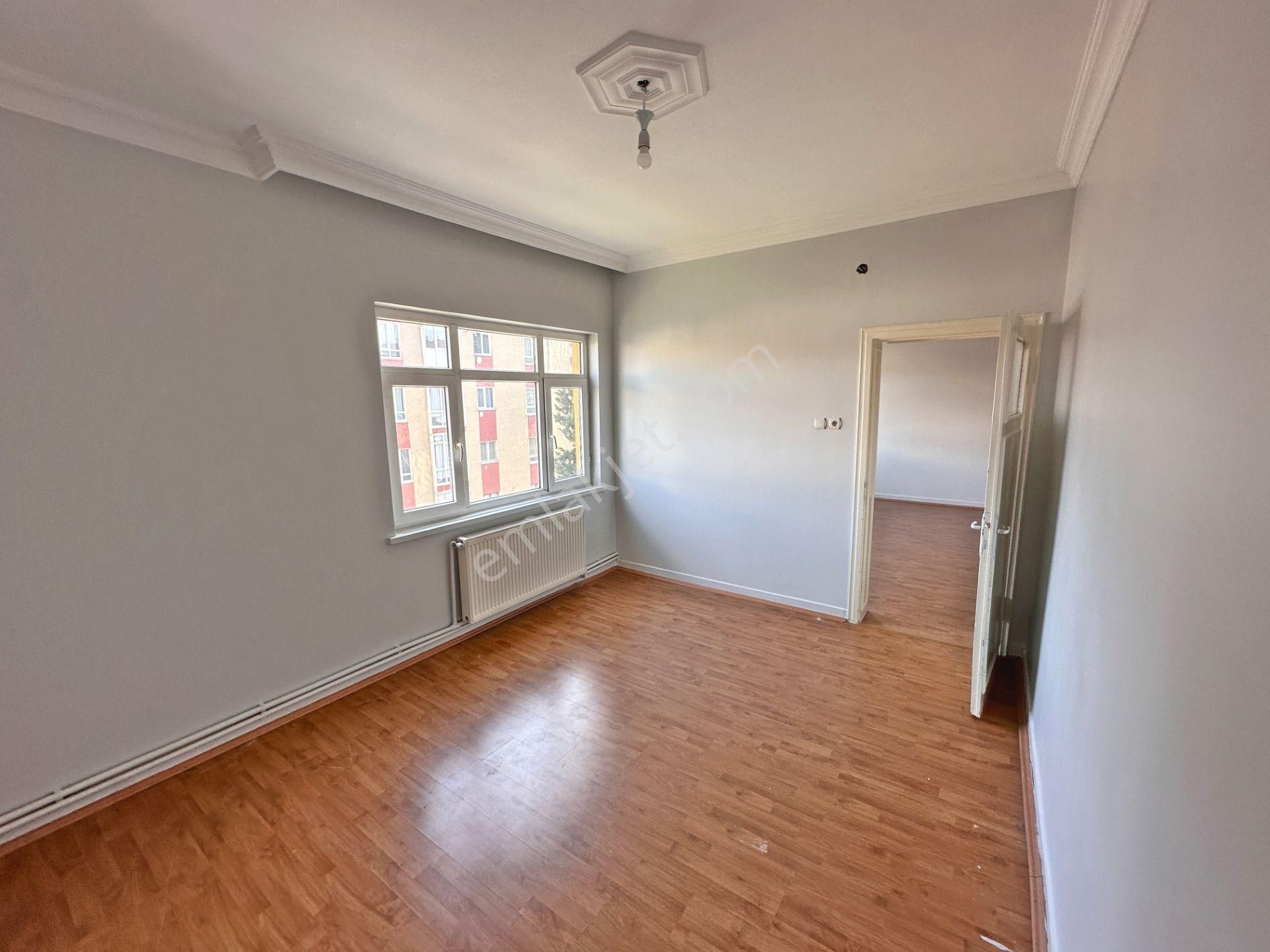 Dikimevi Metro Yakınında Ara Katta Ön Cephede 3+1 Kiralık Daire - Görsel 7