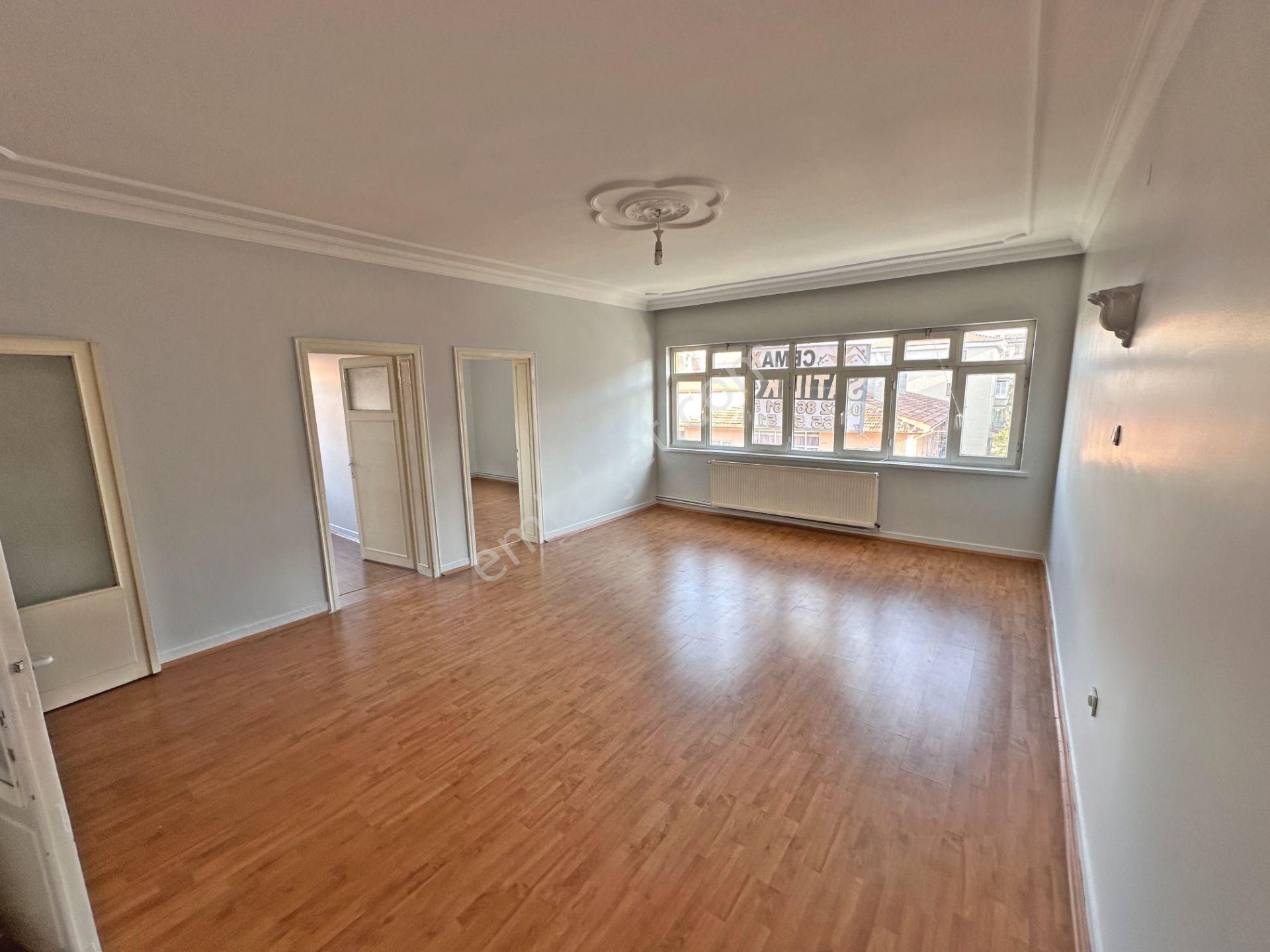 Dikimevi Metro Yakınında Ara Katta Ön Cephede 3+1 Kiralık Daire