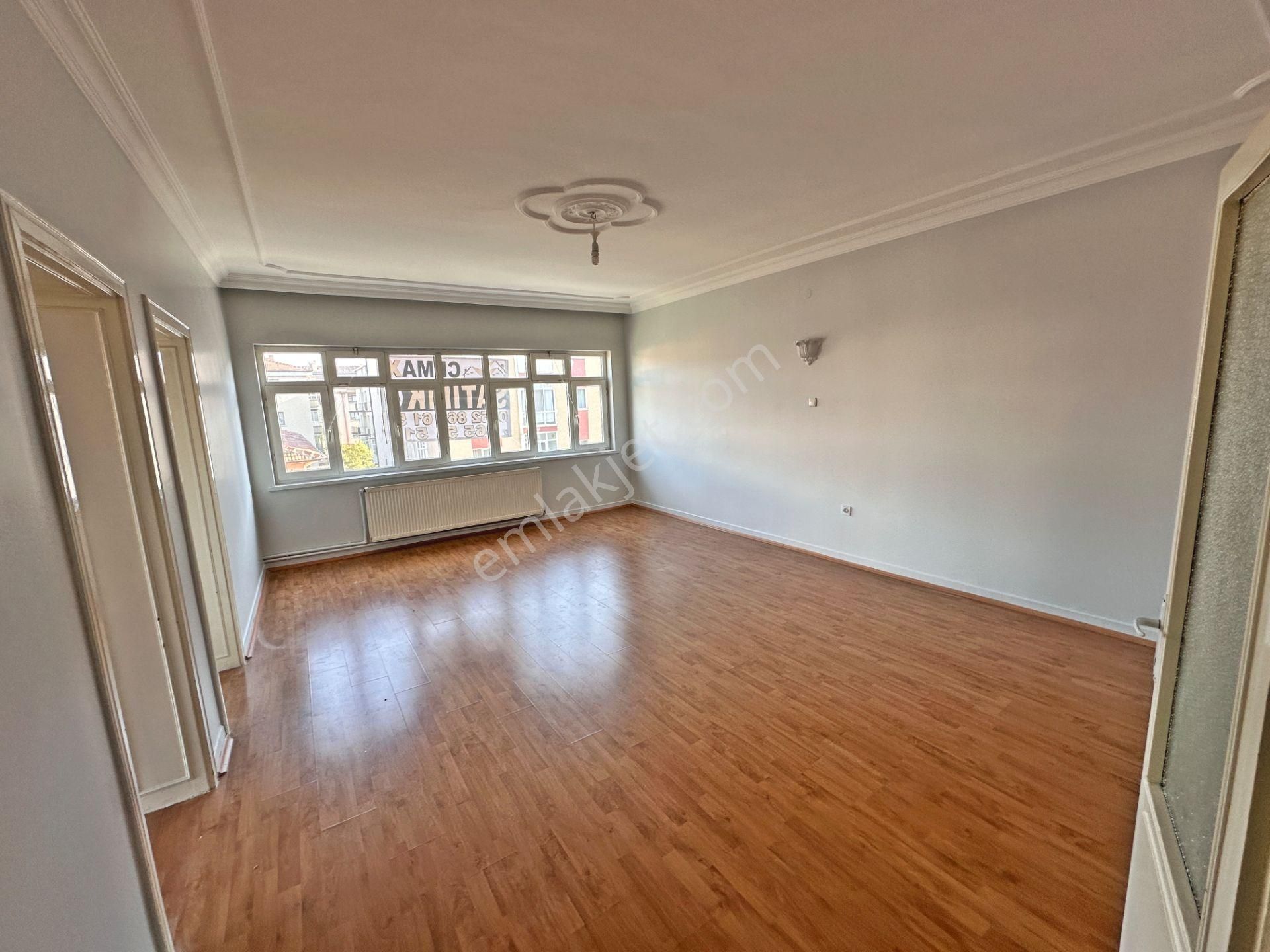 Dikimevi Metro Yakınında Ara Katta Ön Cephede 3+1 Kiralık Daire - Görsel 2
