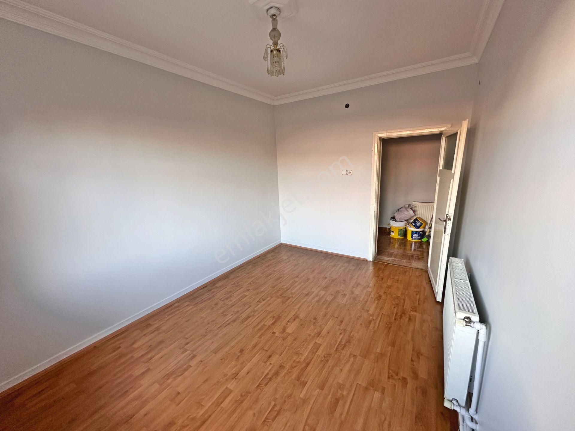 Dikimevi Metro Yakınında Ara Katta Ön Cephede 3+1 Kiralık Daire - Görsel 12