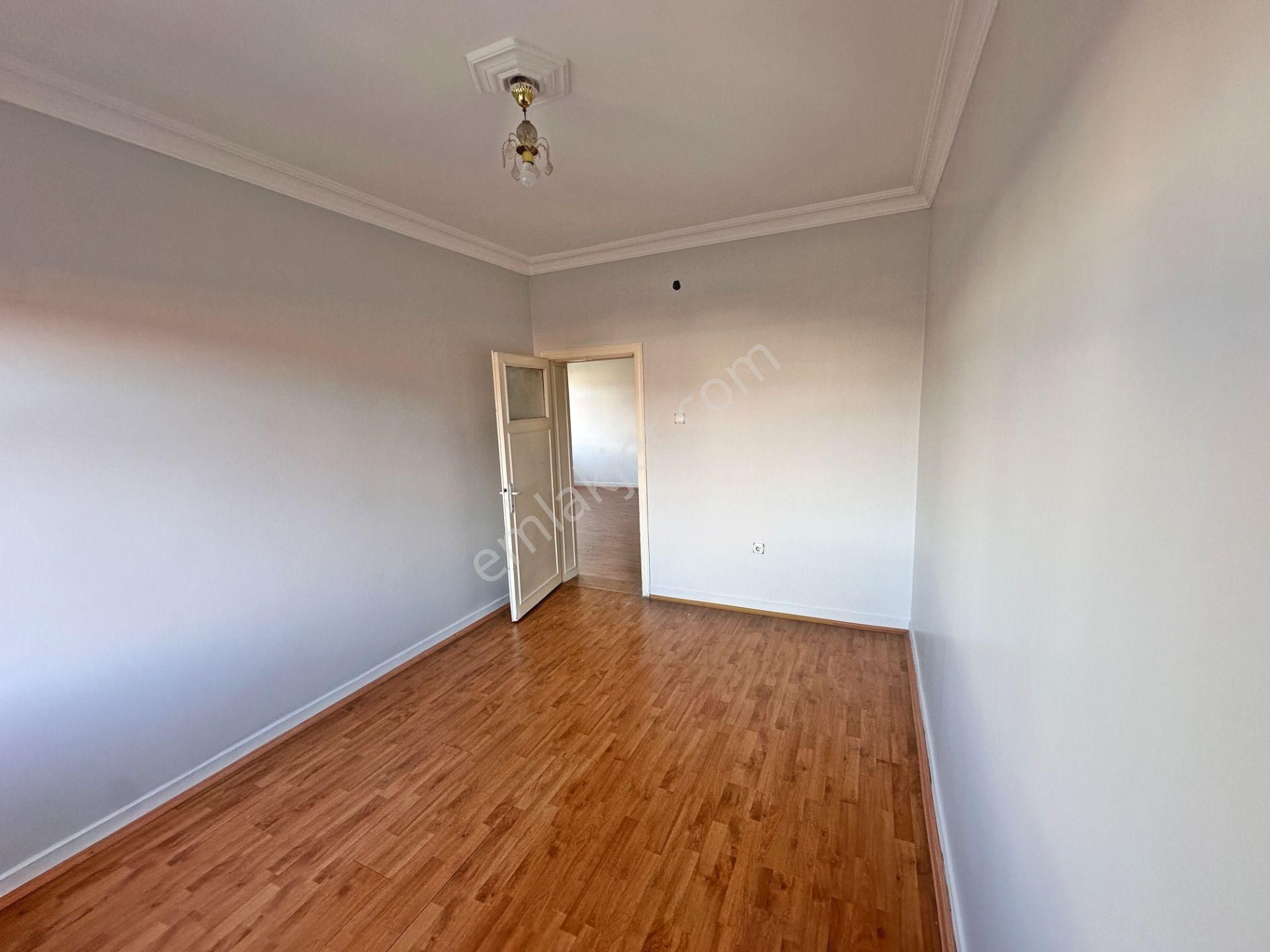 Dikimevi Metro Yakınında Ara Katta Ön Cephede 3+1 Kiralık Daire - Görsel 10