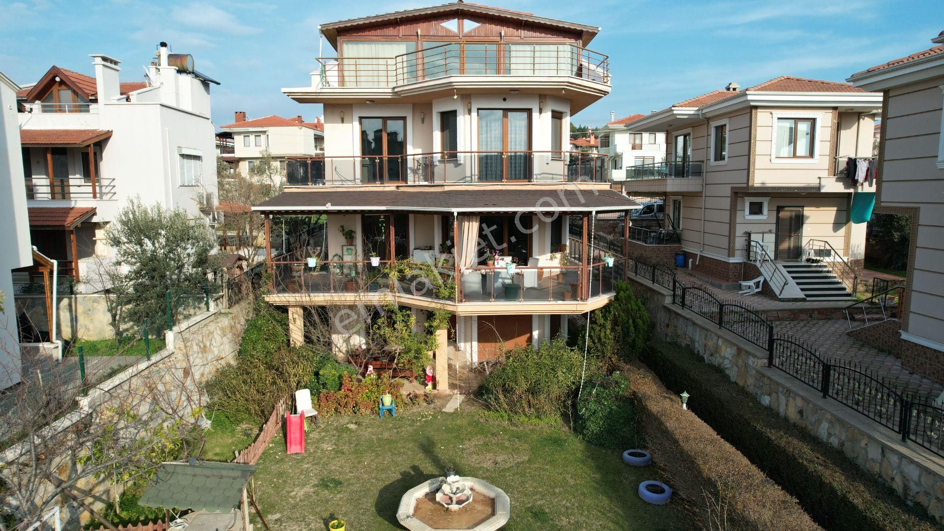 Ayvalikta Satilik Mukemmel Tripleks Villa - Görsel 27