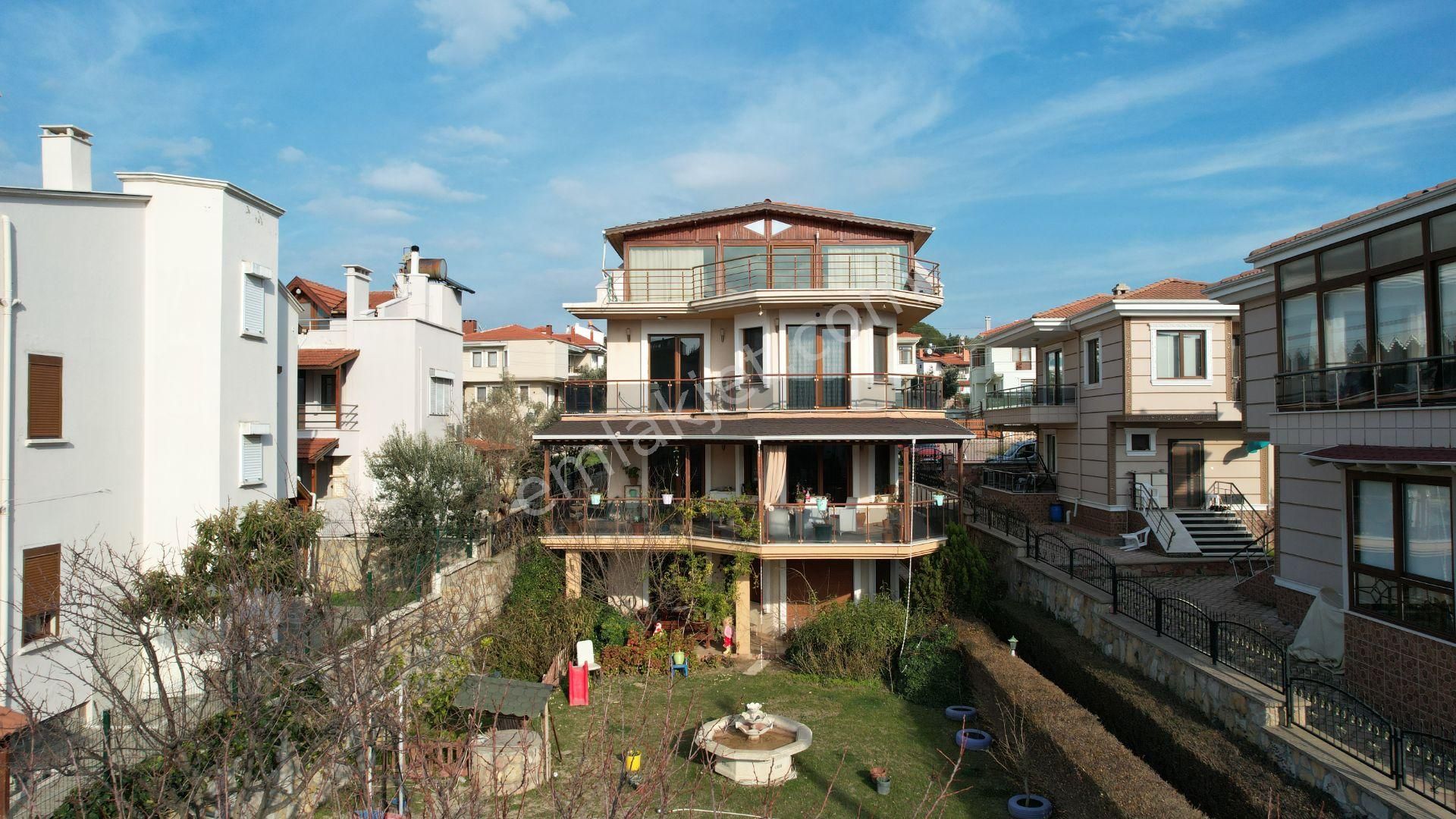 Ayvalikta Satilik Mukemmel Tripleks Villa - Görsel 33