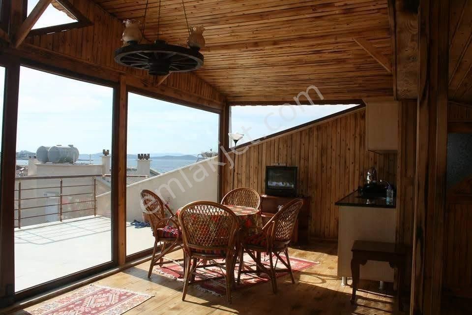 Ayvalikta Satilik Mukemmel Tripleks Villa - Görsel 25