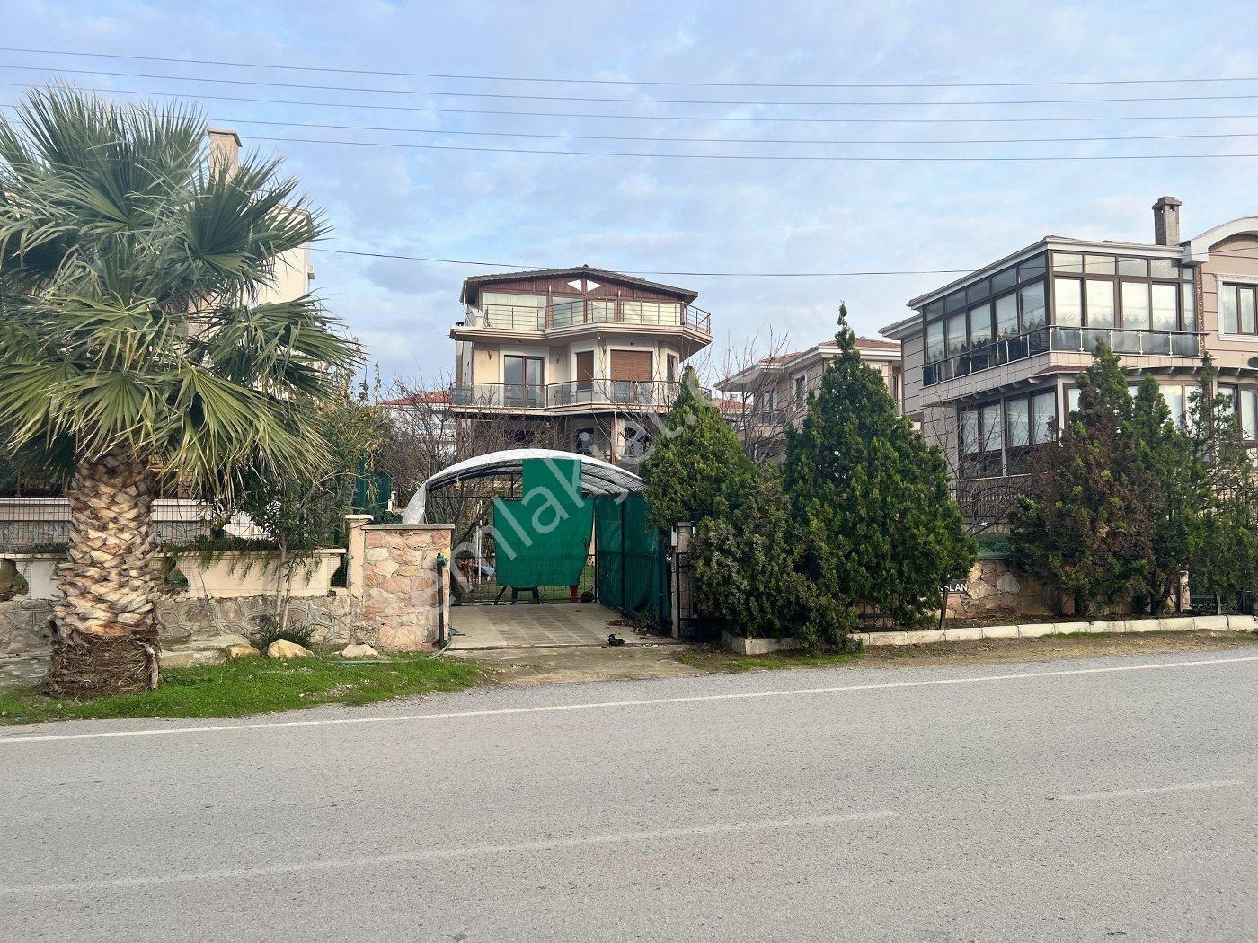 Ayvalikta Satilik Mukemmel Tripleks Villa - Görsel 35