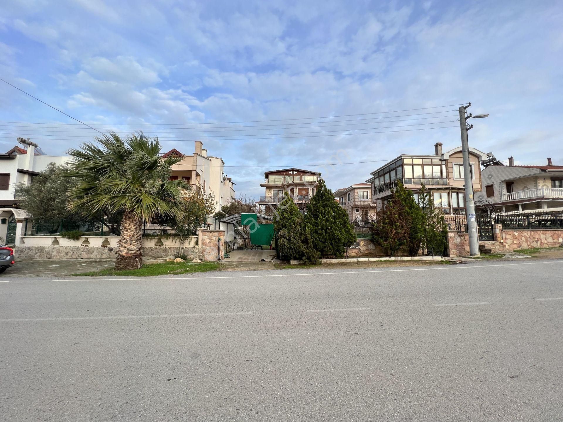 Ayvalikta Satilik Mukemmel Tripleks Villa - Görsel 24