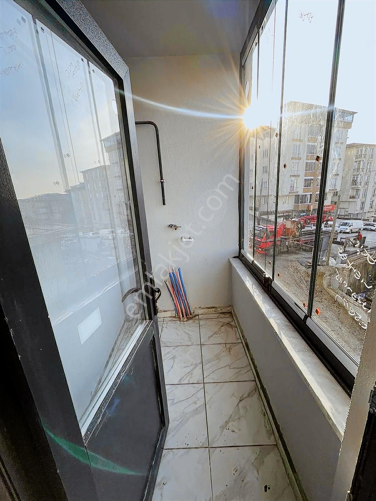 İstasyon Mahallesinde 1+1 Satılık Fırsat Daire!! - Görsel 17