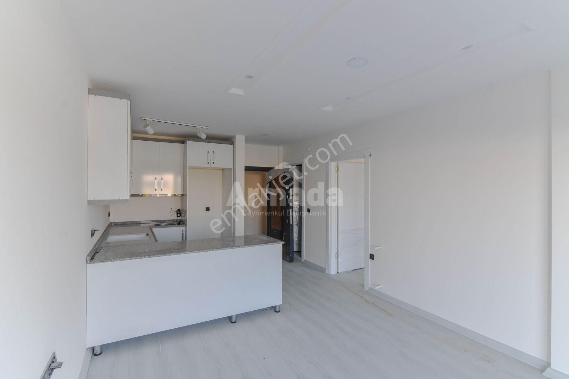 Kuşadası Merkez'de Satılık 1+1 Daire - Görsel 4