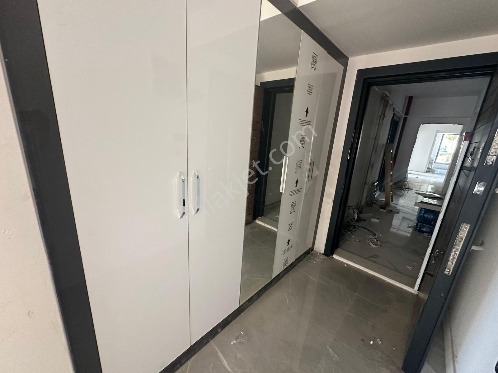 İzmir Bayraklı'da Satılık Sıfır 2+1 Daire - Görsel 2