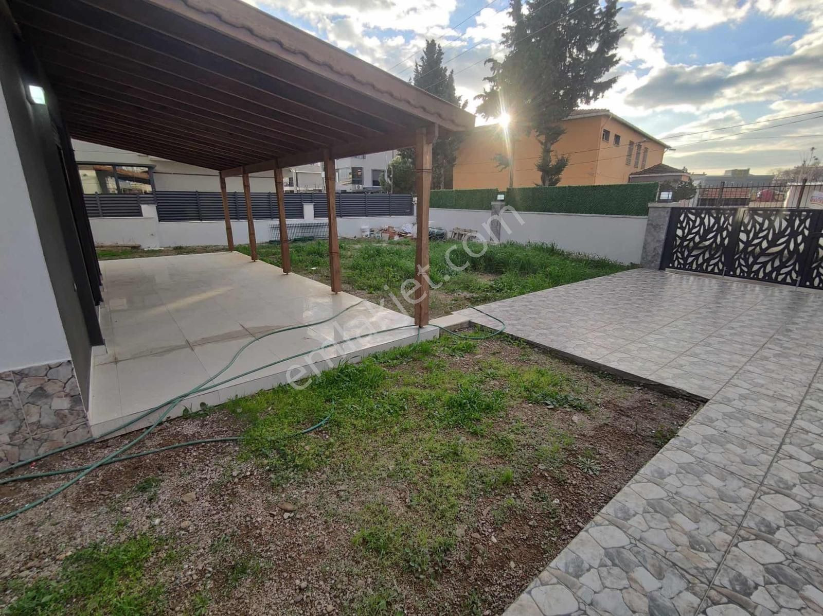 Qzen Gayrimenkul'den Geniş Bahçeli Otoparklı 3+1 Villa - Görsel 14