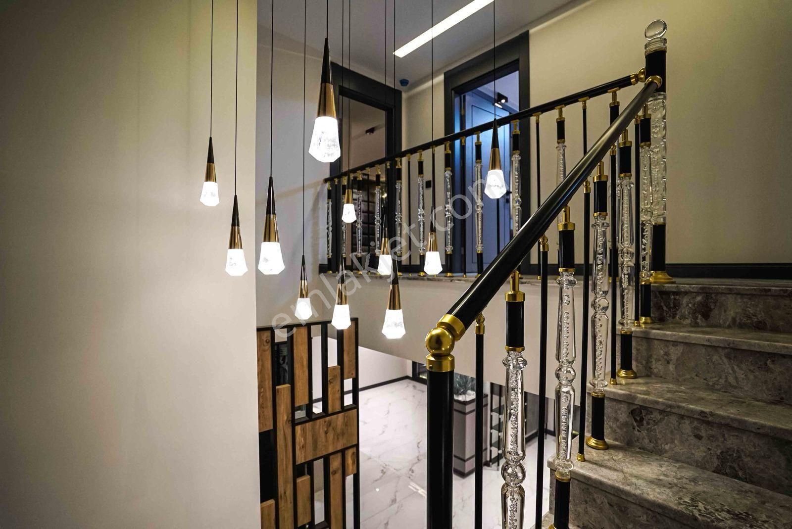 Kuşadası Merkezi Konumda 500 M2 Arsa İçinde Özel Havuzlu Müstakil 4+1 Villa - Görsel 11