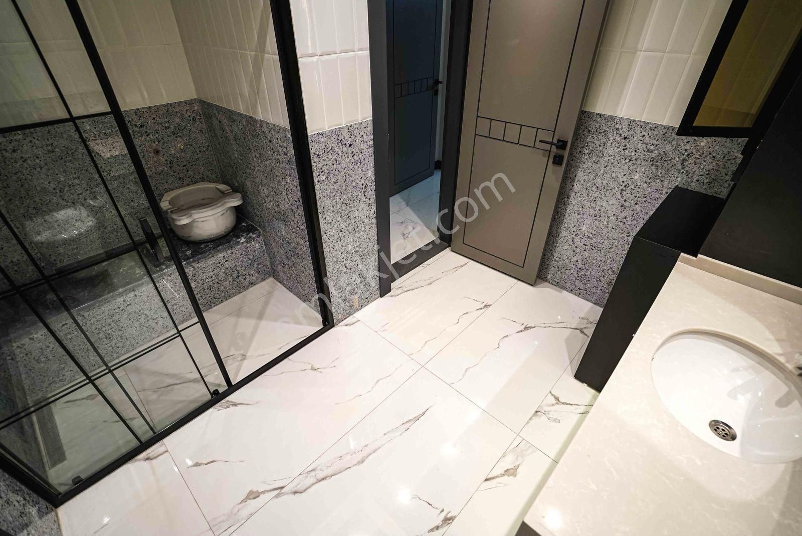 Kuşadası Merkezi Konumda 500 M2 Arsa İçinde Özel Havuzlu Müstakil 4+1 Villa - Görsel 33