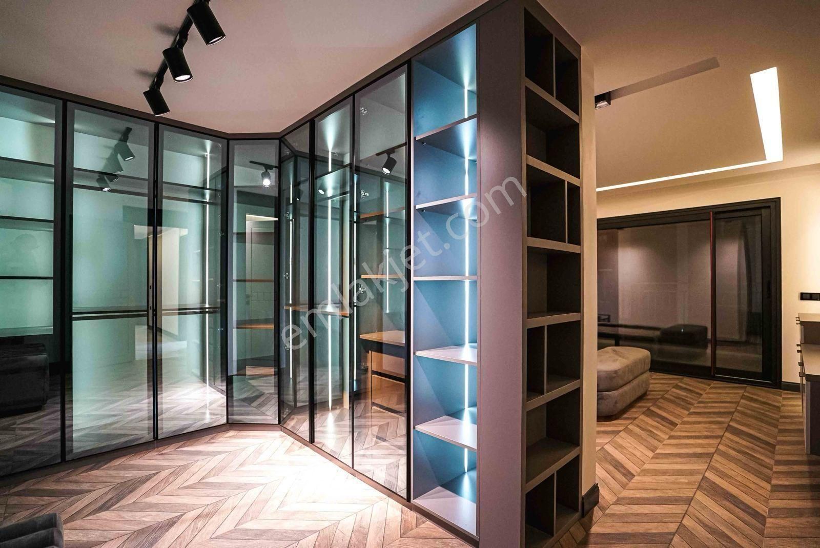 Kuşadası Merkezi Konumda 500 M2 Arsa İçinde Özel Havuzlu Müstakil 4+1 Villa - Görsel 24