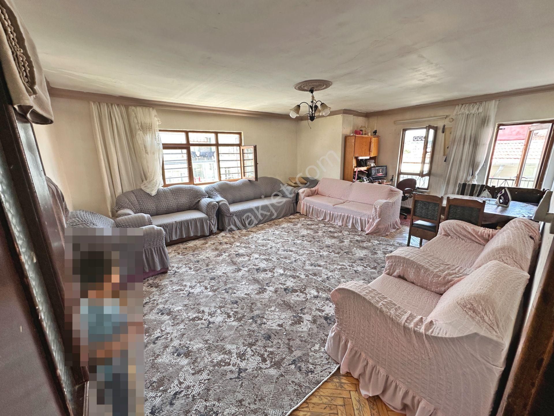 Şafaktepe Mahallesinde Ankara Manzaralı Teraslı 5+1 Satılık Dublex