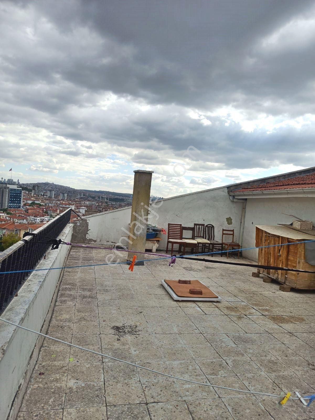 Şafaktepe Mahallesinde Ankara Manzaralı Teraslı 5+1 Satılık Dublex - Görsel 2