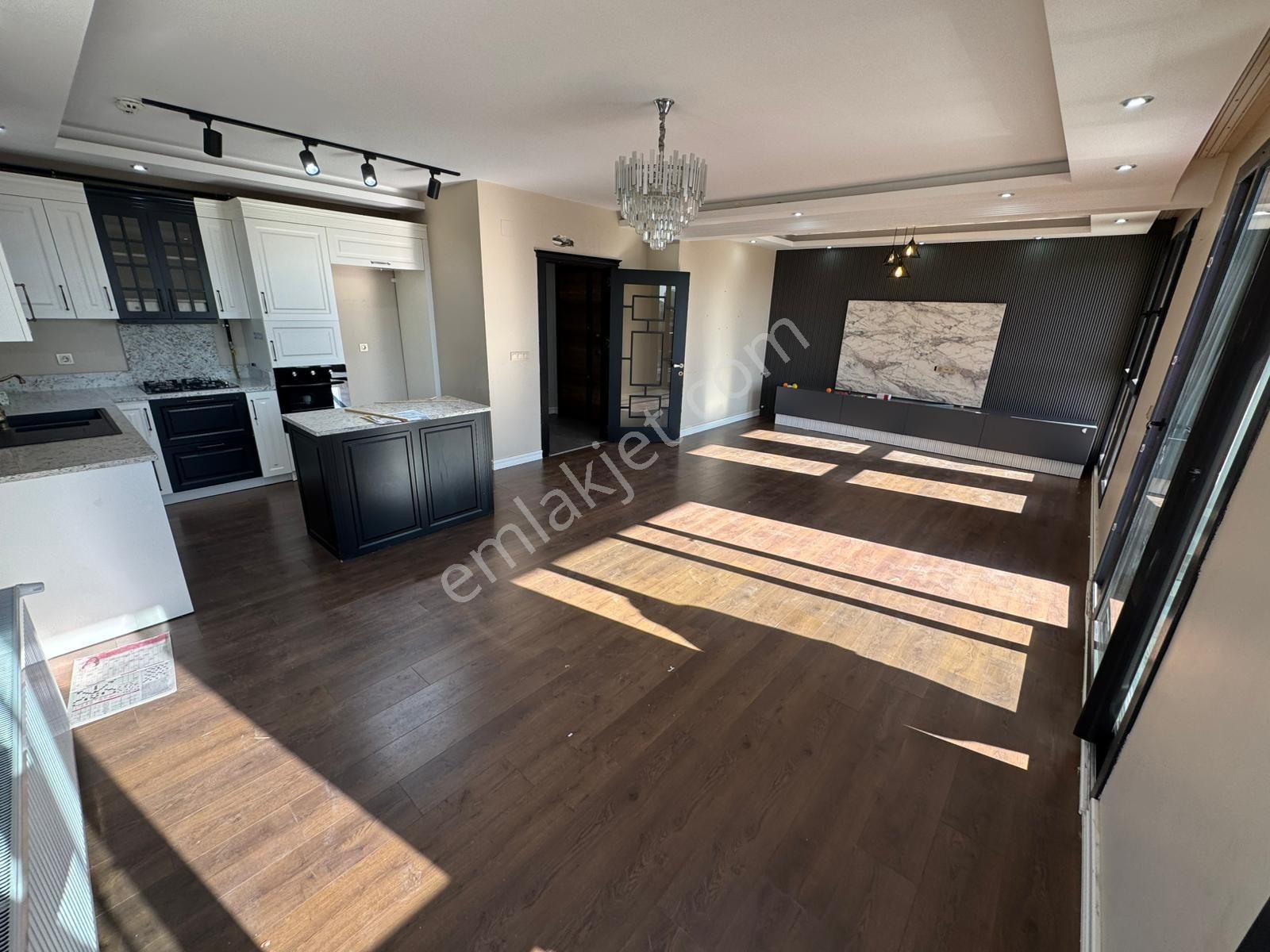 Ergünden 50. Yılda Site İçinde 3+1 Geniş Ve Modern Satılık Daire