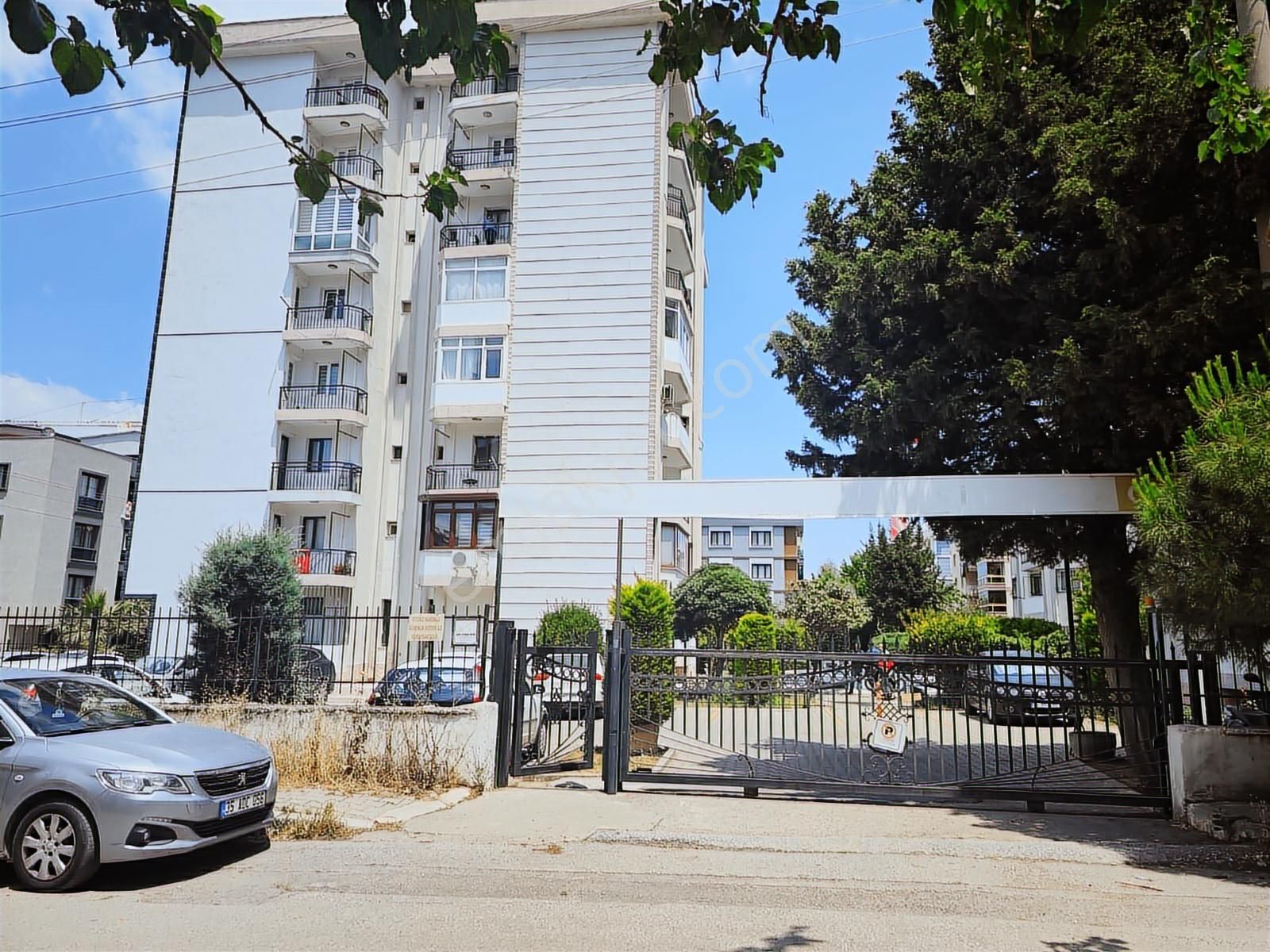 Gaziemir Site İçi 3+1 Köşe Arakat Kiralık Daire