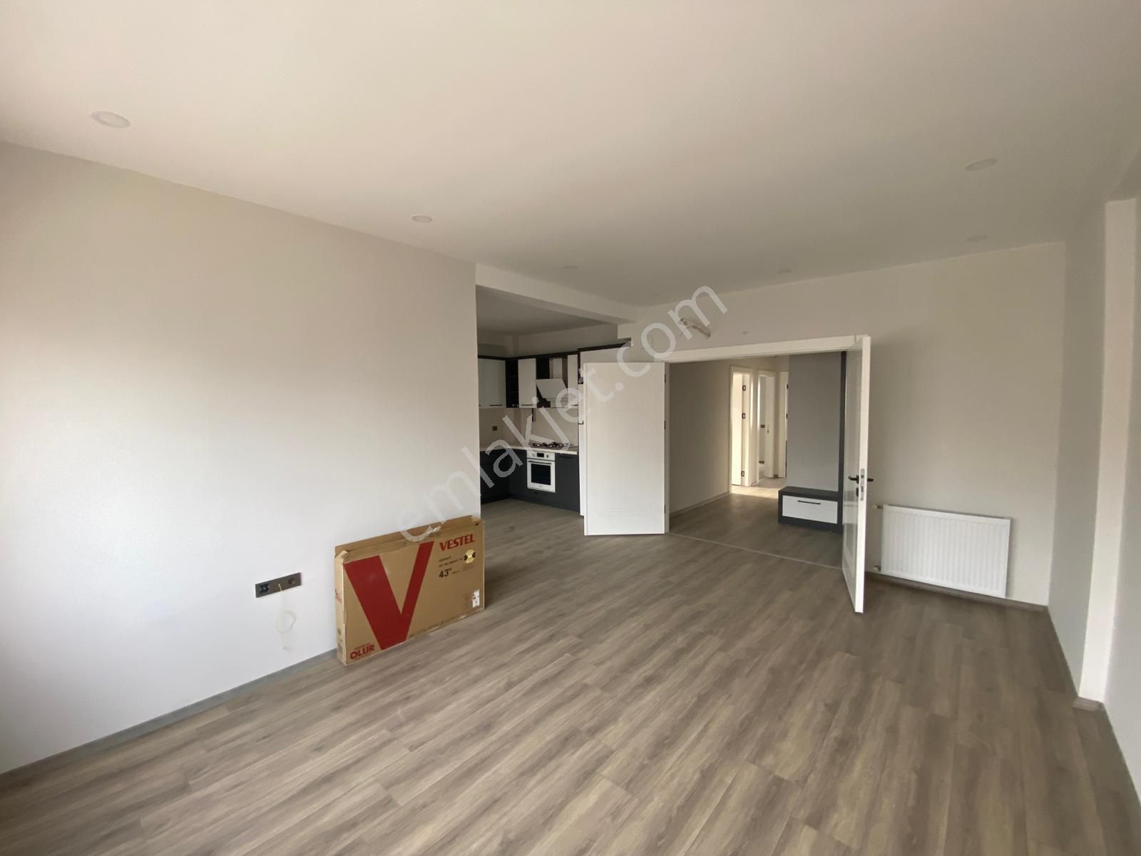 Tece Deniz Mah.de Açık/kapalı Otoparklı & Havuzlu Geniş 3+1 - Görsel 3