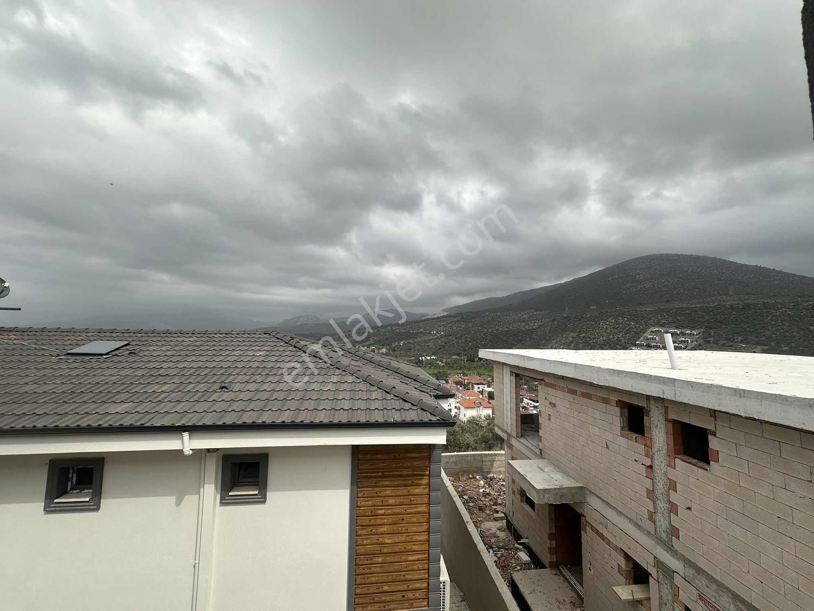 Beçin'de Doğa Manzaralı Kiralık Sıfır Triplex Villa - Görsel 6