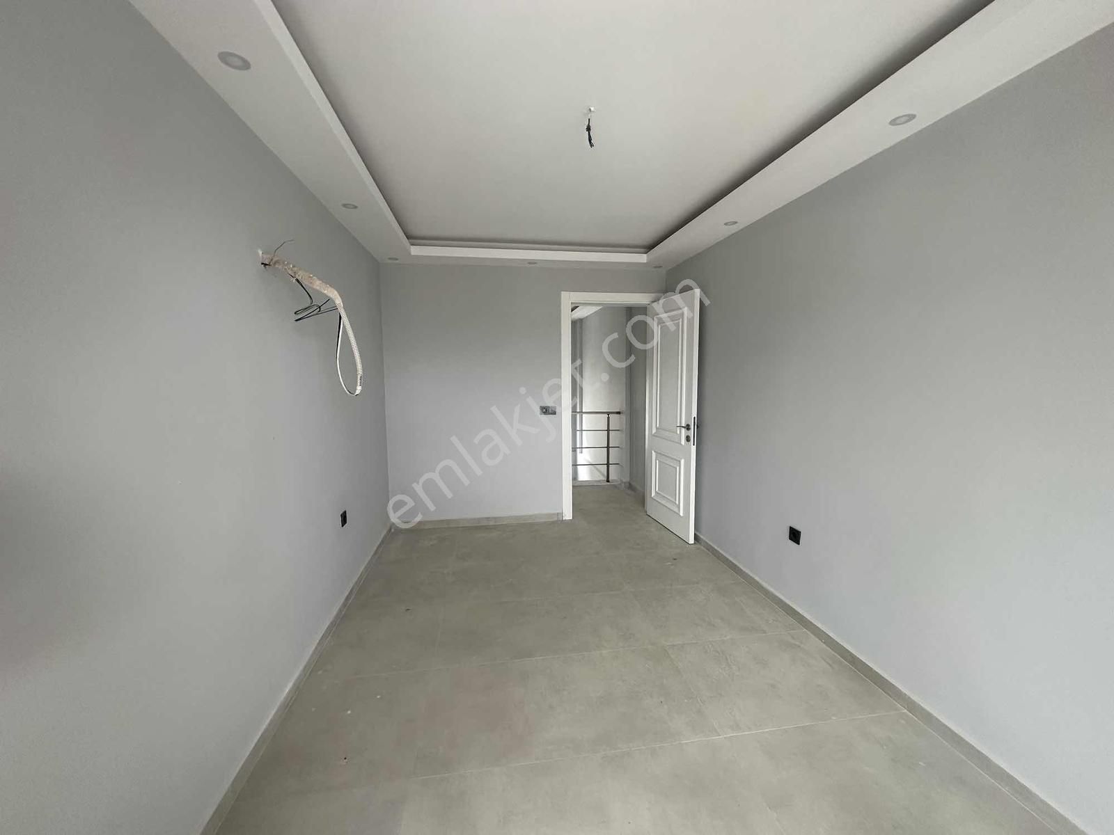 Beçin'de Doğa Manzaralı Kiralık Sıfır Triplex Villa - Görsel 25