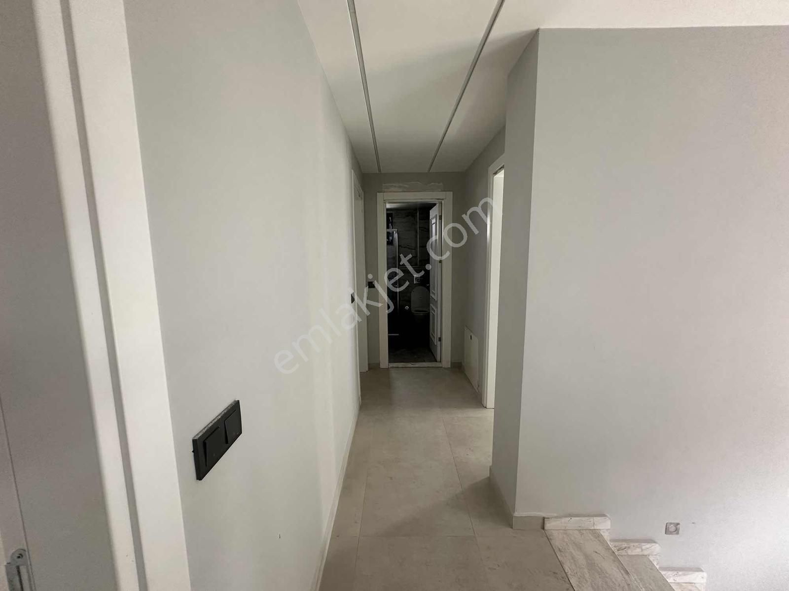 Beçin'de Doğa Manzaralı Kiralık Sıfır Triplex Villa - Görsel 12