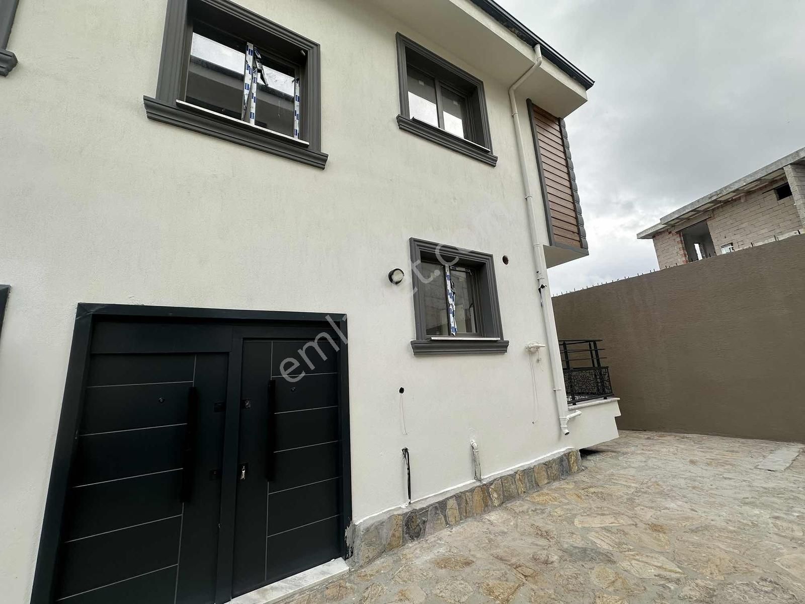 Beçin'de Doğa Manzaralı Kiralık Sıfır Triplex Villa - Görsel 28