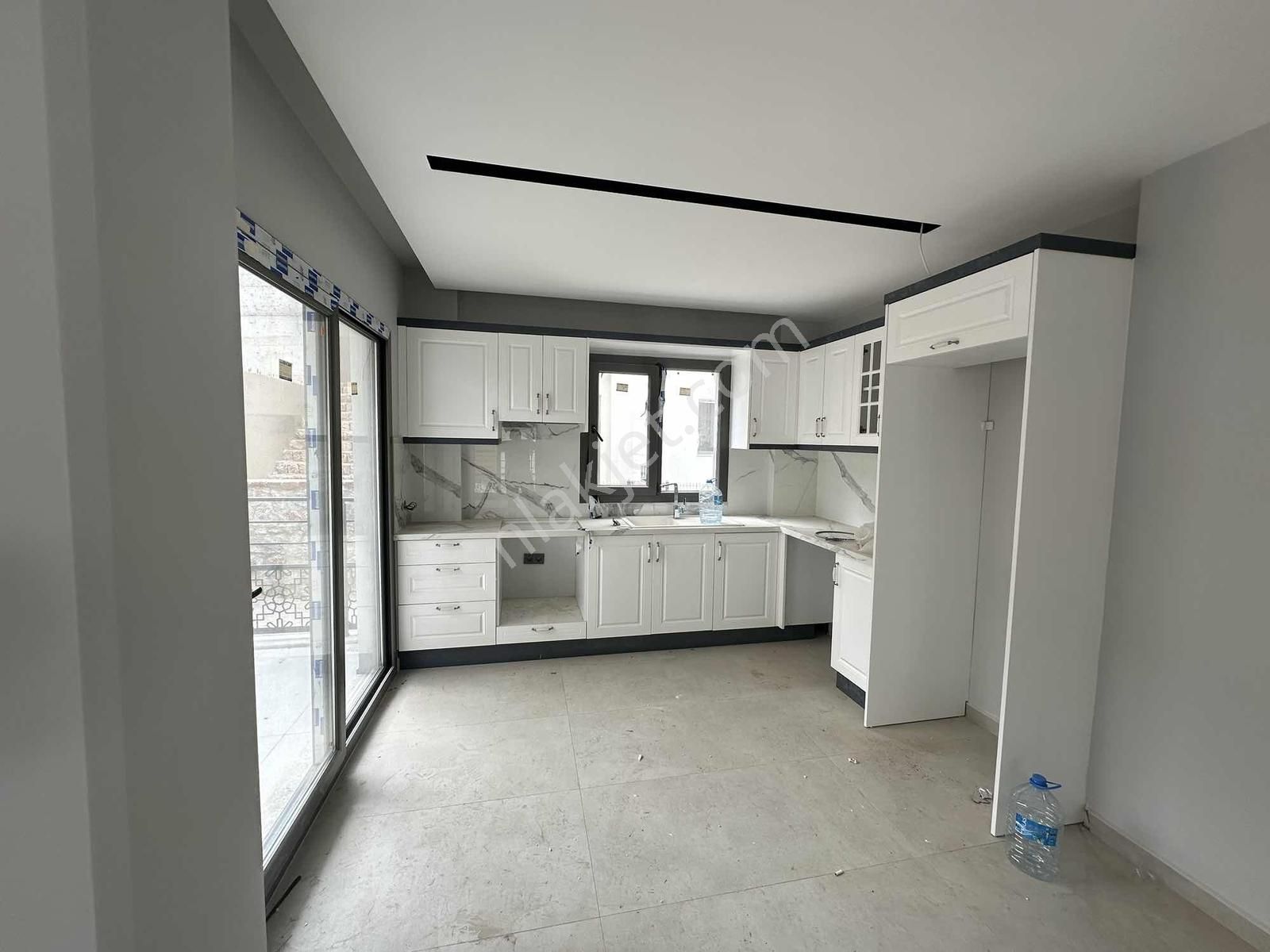 Beçin'de Doğa Manzaralı Kiralık Sıfır Triplex Villa - Görsel 20