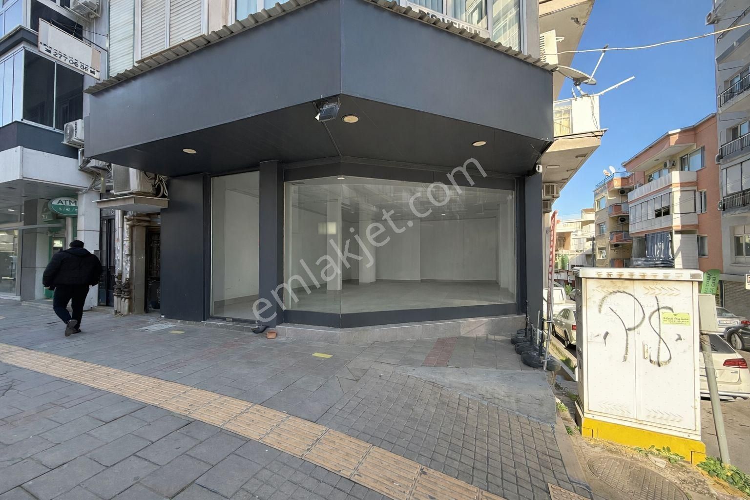 Balçovada Sakarya Cad.üzeri Köşe Konumda 209m.kare Satılık Dükkan