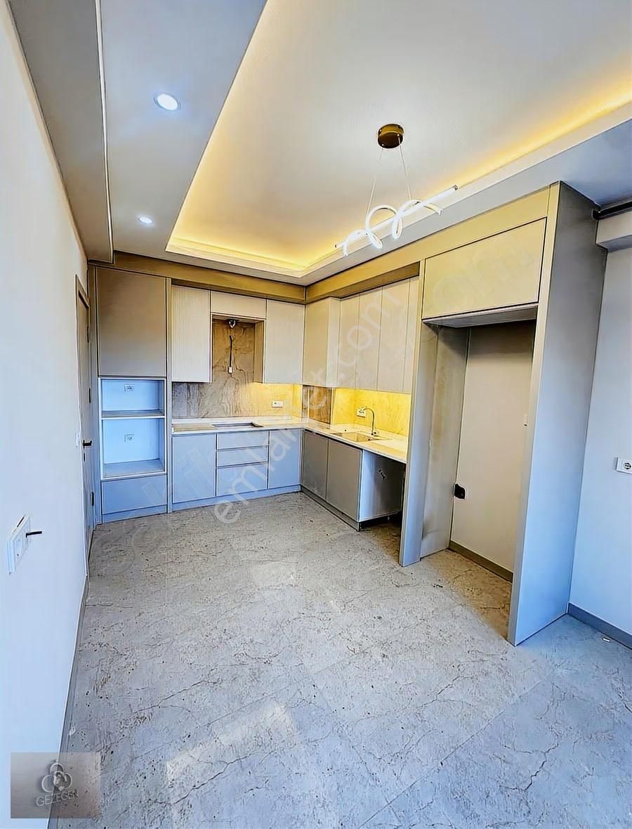 Zümrüt Mahallesi Manzaralı Lüks 3+1 Daireler (takasa Açık)