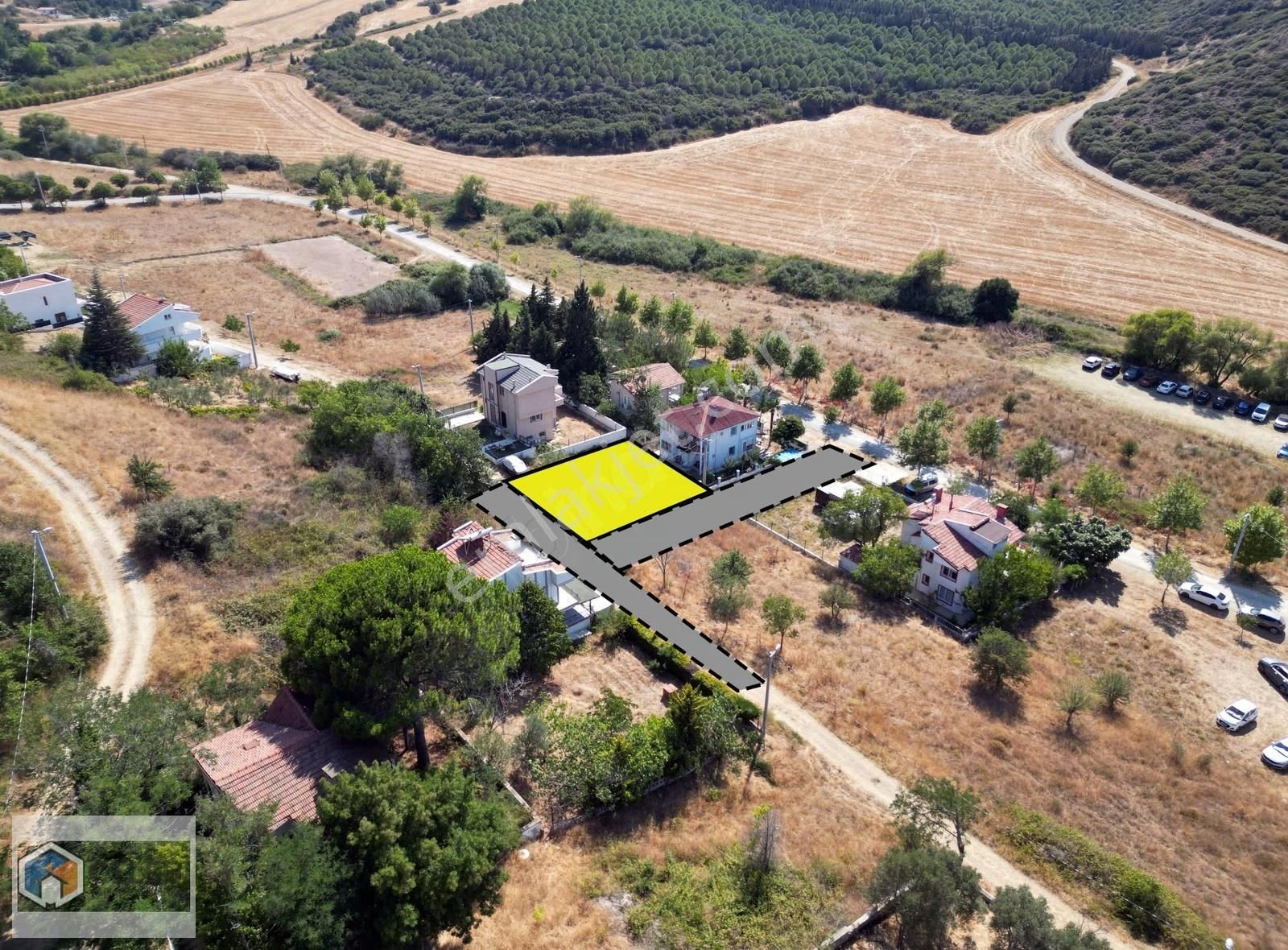 Güneyli'de İnşaat İzni Olan Denize Çok Yakın 300m² Köşe Parsel . - Görsel 5