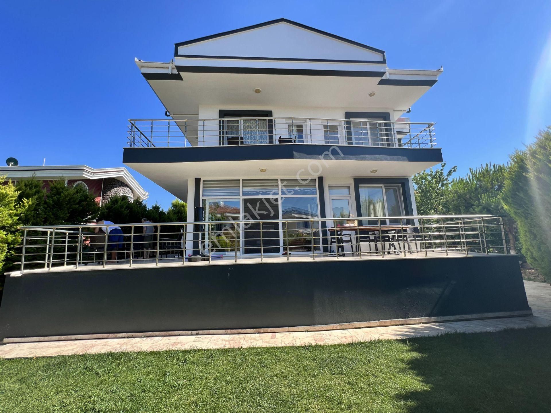 Balıkesir Ayvalık Ta Satılık 2 Adet Villa.denize 50 Metre